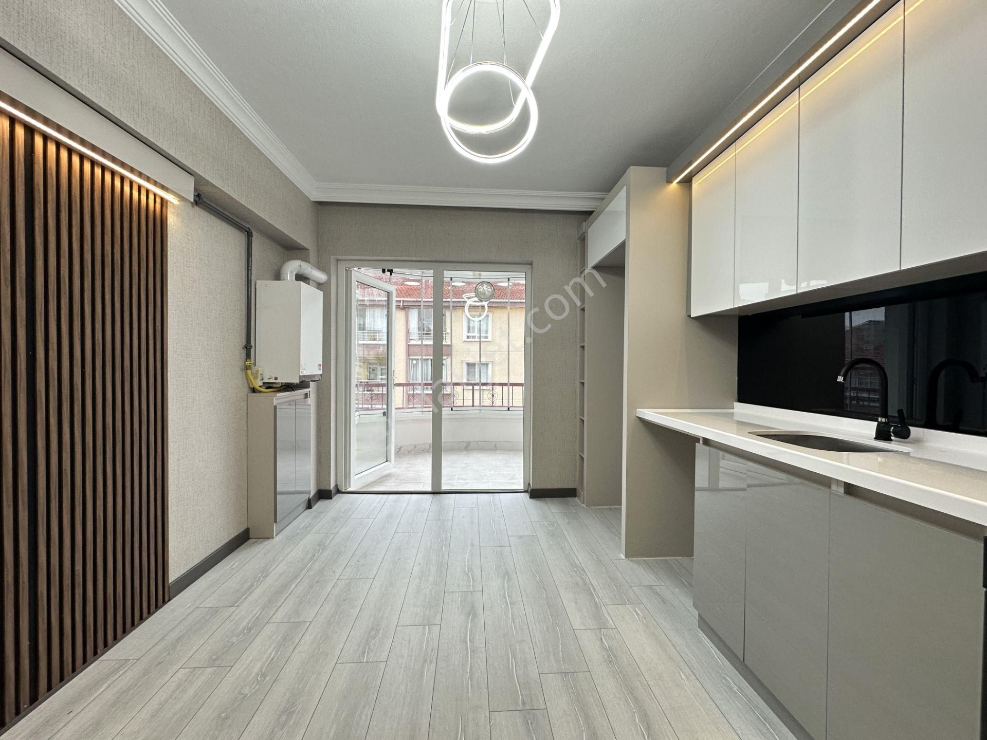 Ufuk Kılıç Emlak'tan Komple Yenilenmiş Uygun Fiyatlı 3+1 Lüx Daire - Görsel 2