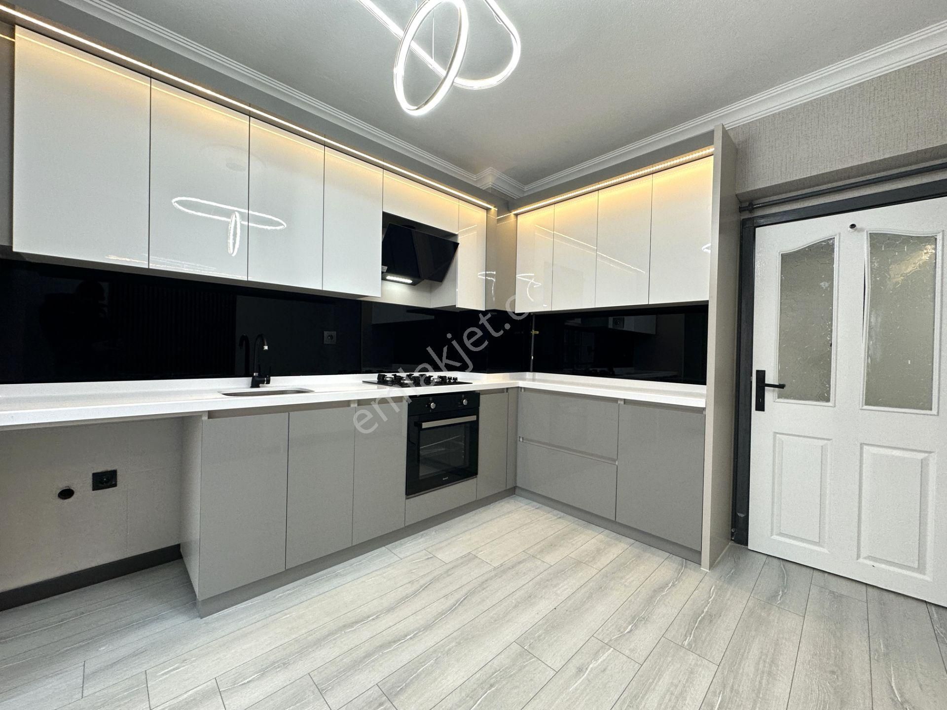 Ufuk Kılıç Emlak'tan Komple Yenilenmiş Uygun Fiyatlı 3+1 Lüx Daire - Görsel 4