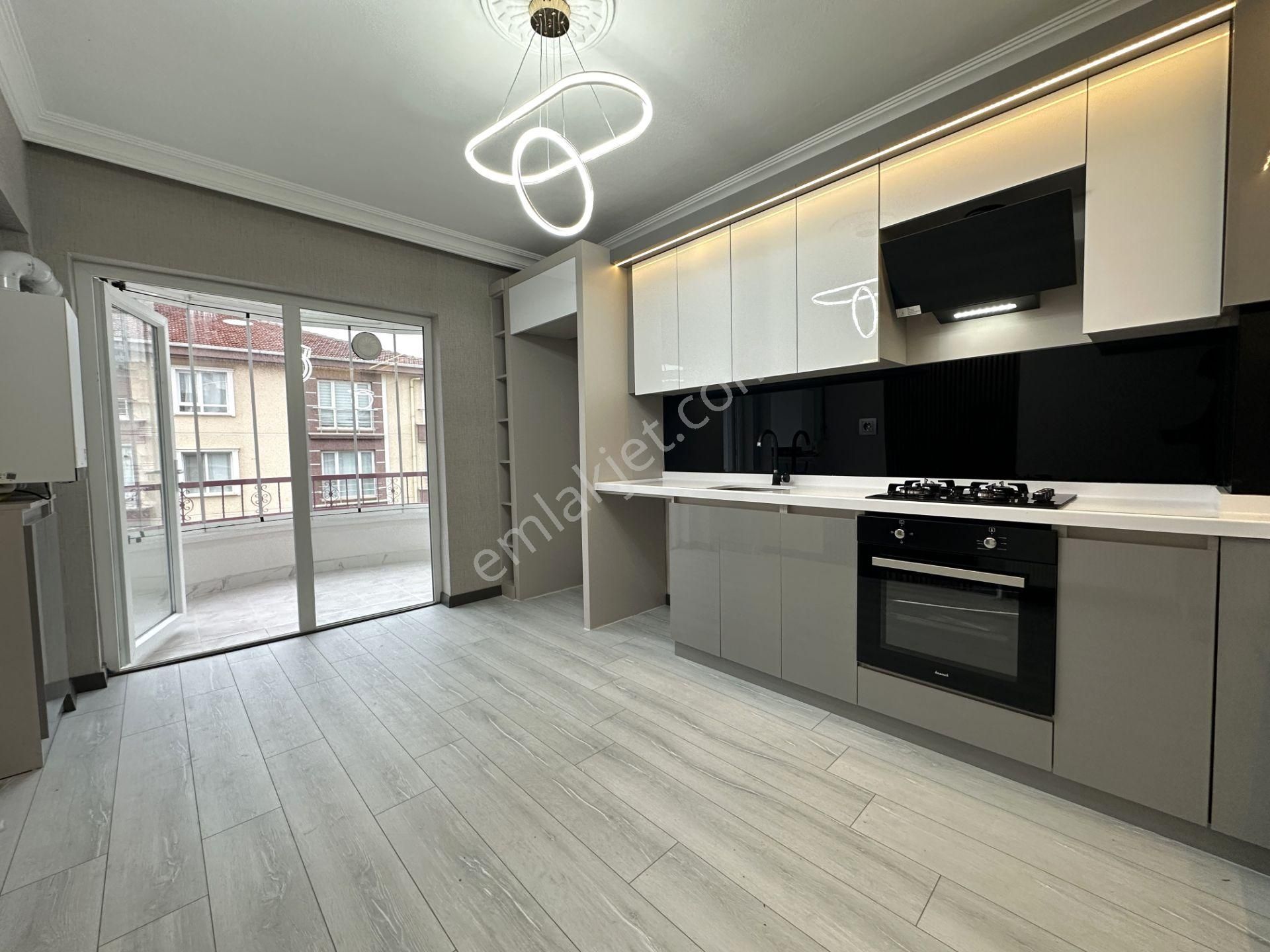 Ufuk Kılıç Emlak'tan Komple Yenilenmiş Uygun Fiyatlı 3+1 Lüx Daire - Görsel 3