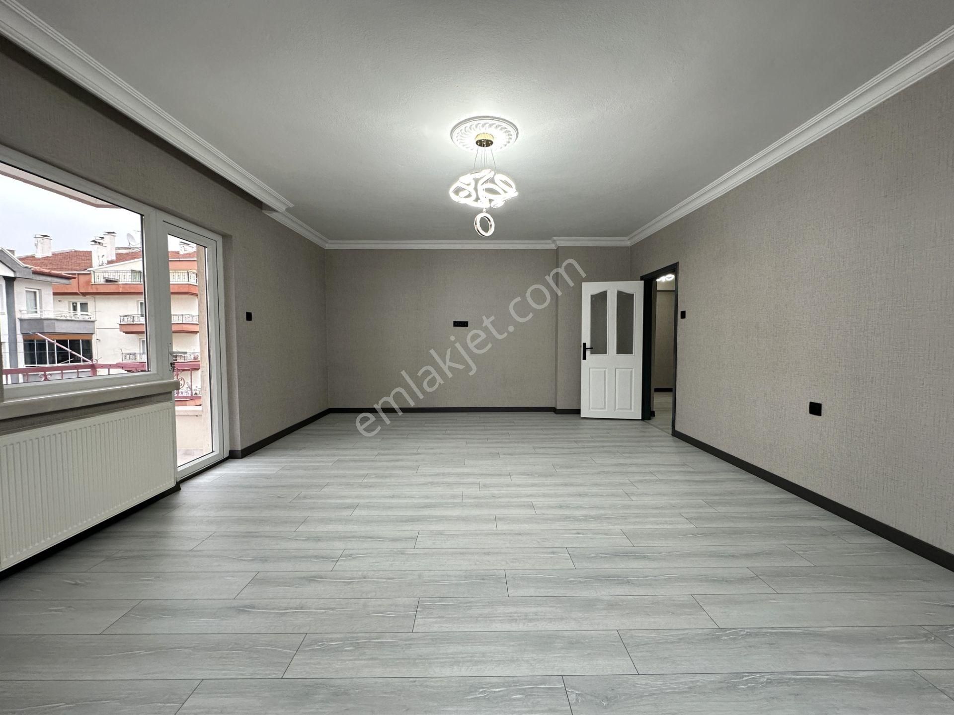 Ufuk Kılıç Emlak'tan Komple Yenilenmiş Uygun Fiyatlı 3+1 Lüx Daire - Görsel 8