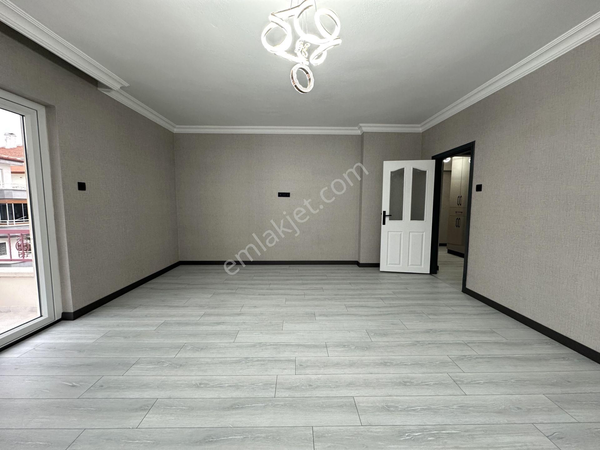 Ufuk Kılıç Emlak'tan Komple Yenilenmiş Uygun Fiyatlı 3+1 Lüx Daire - Görsel 10