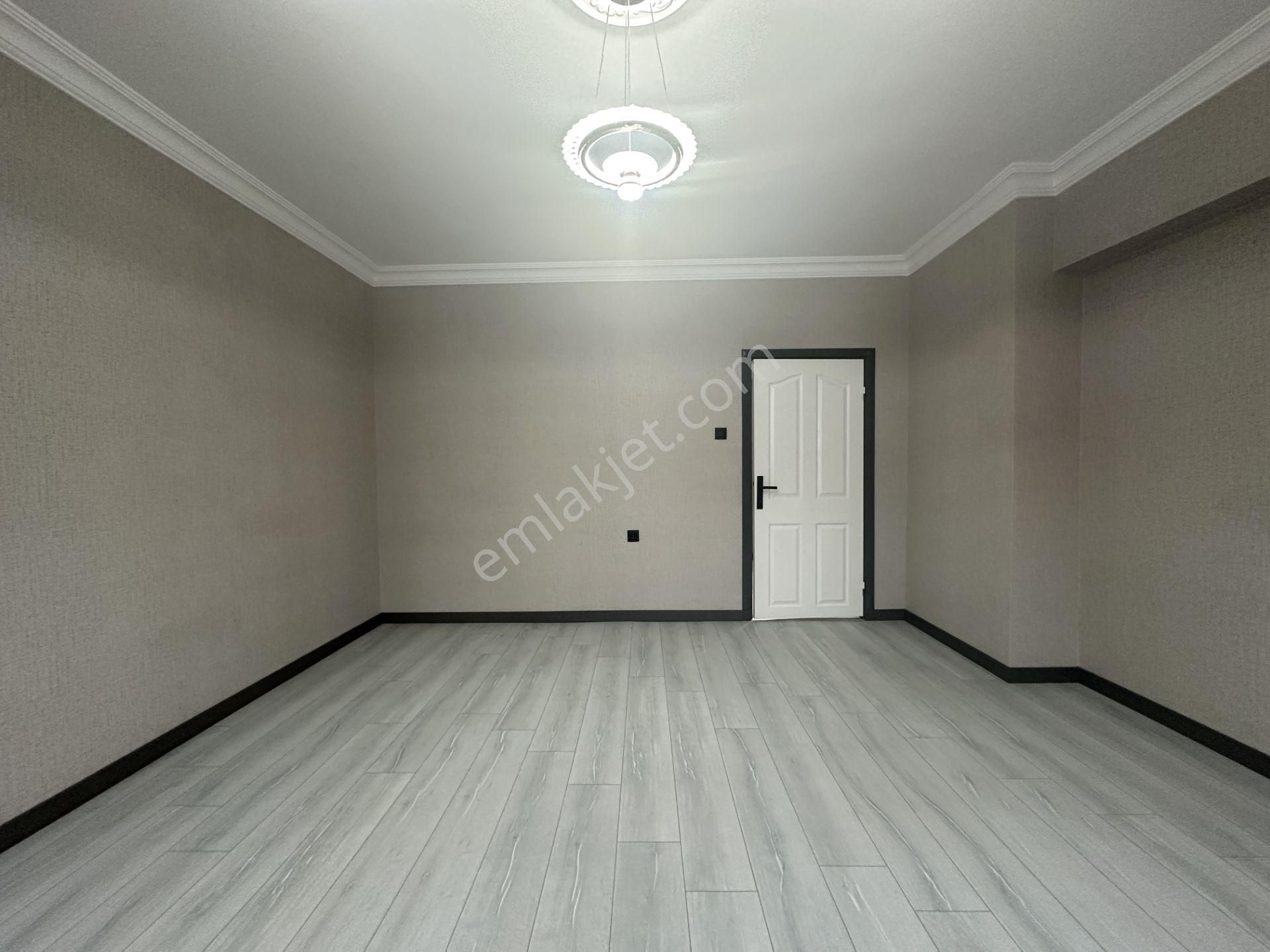 Ufuk Kılıç Emlak'tan Komple Yenilenmiş Uygun Fiyatlı 3+1 Lüx Daire - Görsel 17