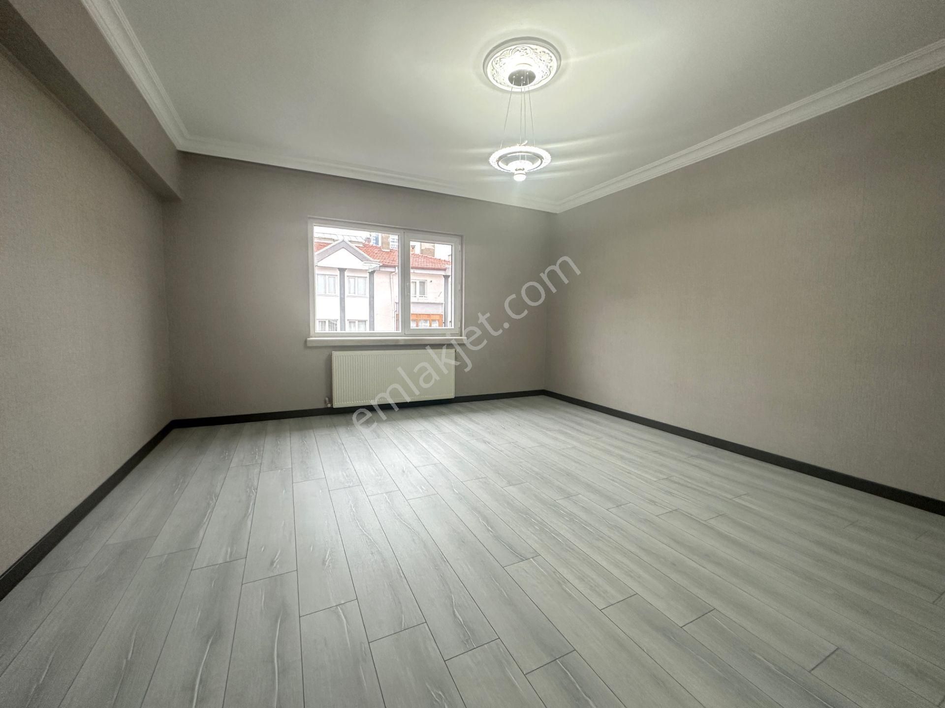 Ufuk Kılıç Emlak'tan Komple Yenilenmiş Uygun Fiyatlı 3+1 Lüx Daire - Görsel 13