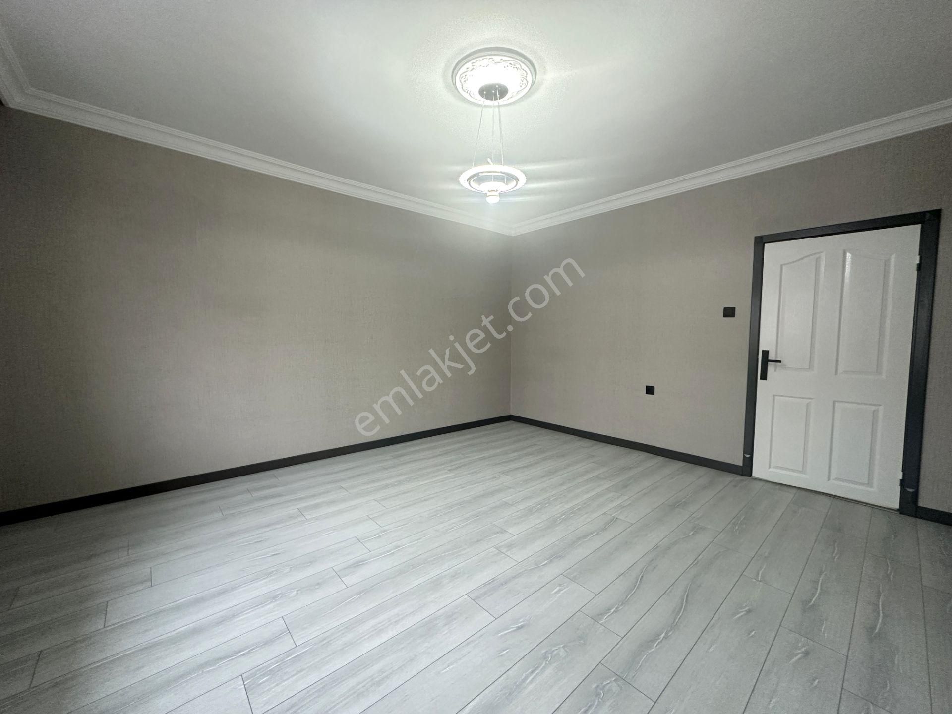 Ufuk Kılıç Emlak'tan Komple Yenilenmiş Uygun Fiyatlı 3+1 Lüx Daire - Görsel 18