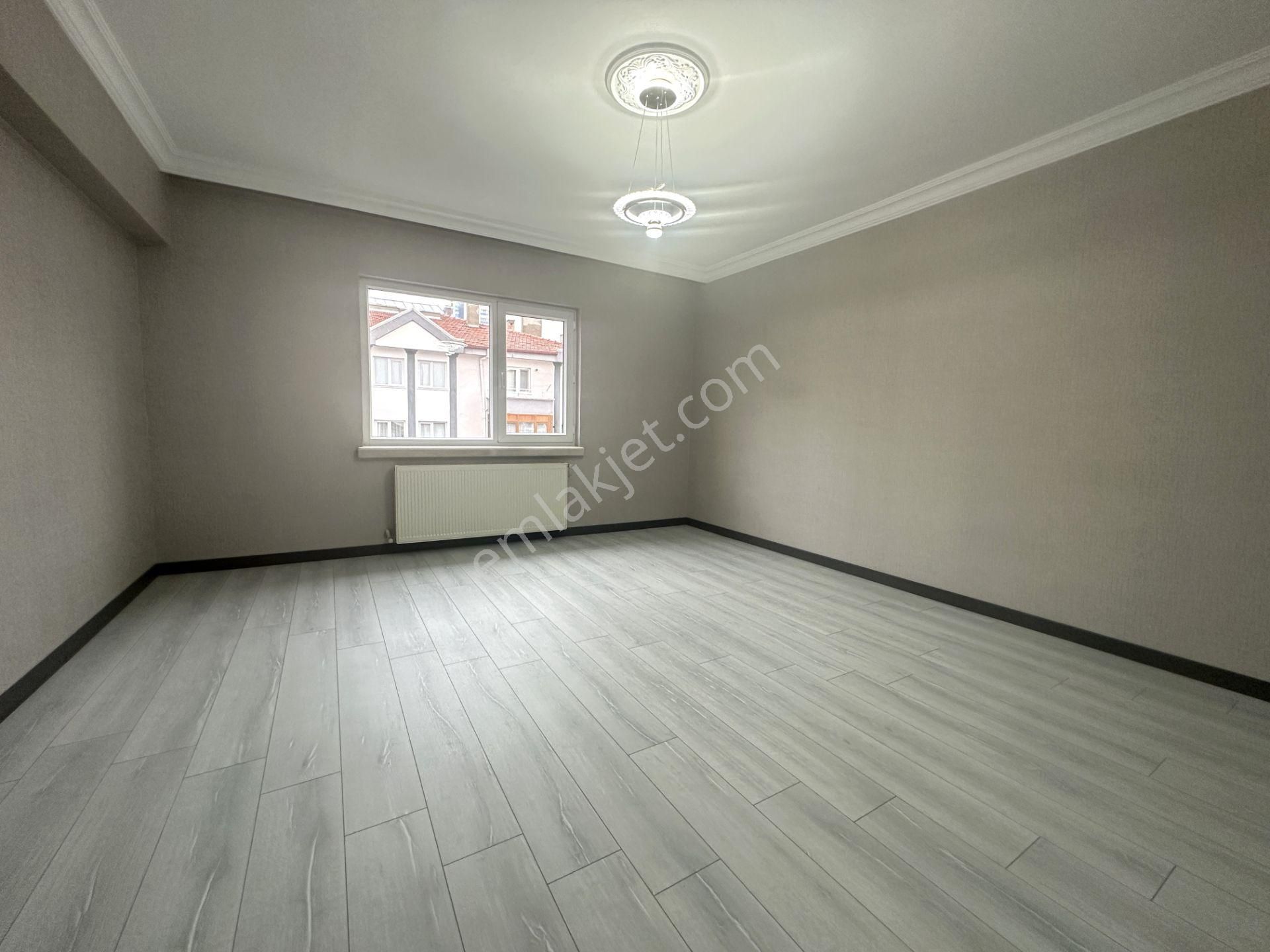 Ufuk Kılıç Emlak'tan Komple Yenilenmiş Uygun Fiyatlı 3+1 Lüx Daire - Görsel 15