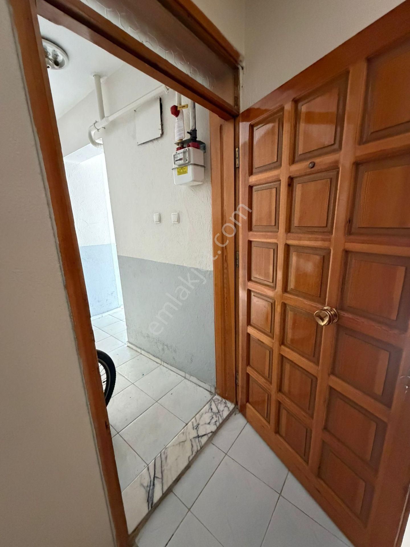 Buca M.kemal Mah. Yüksek Giriş 90 M2 2+1 Doğalgazlı Bahçeli Kiralık Daire