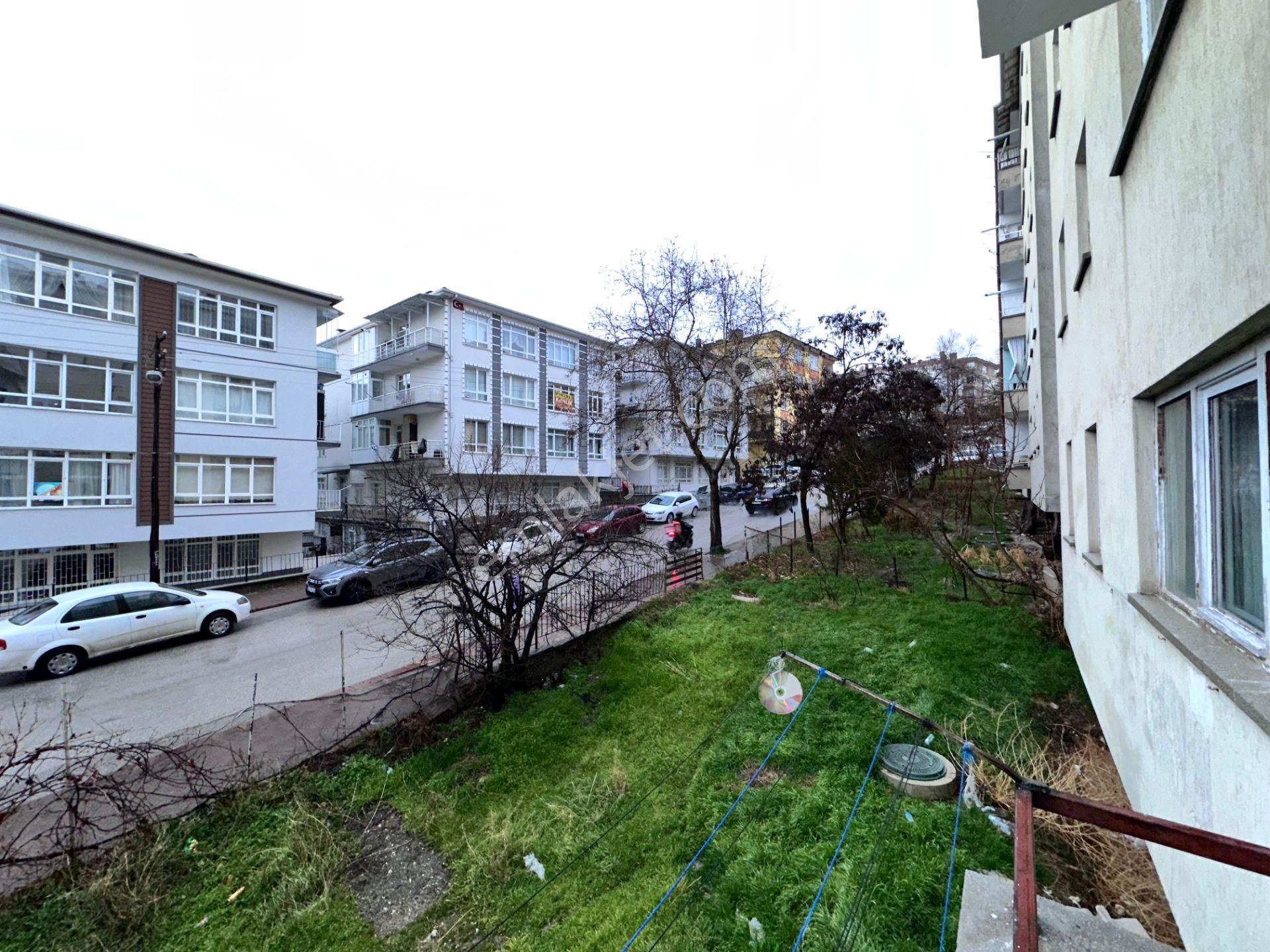 Uzman Emlak'tan Sanatoryum Caddesi Yakını Eşyalı 3+1 Daire - Görsel 17