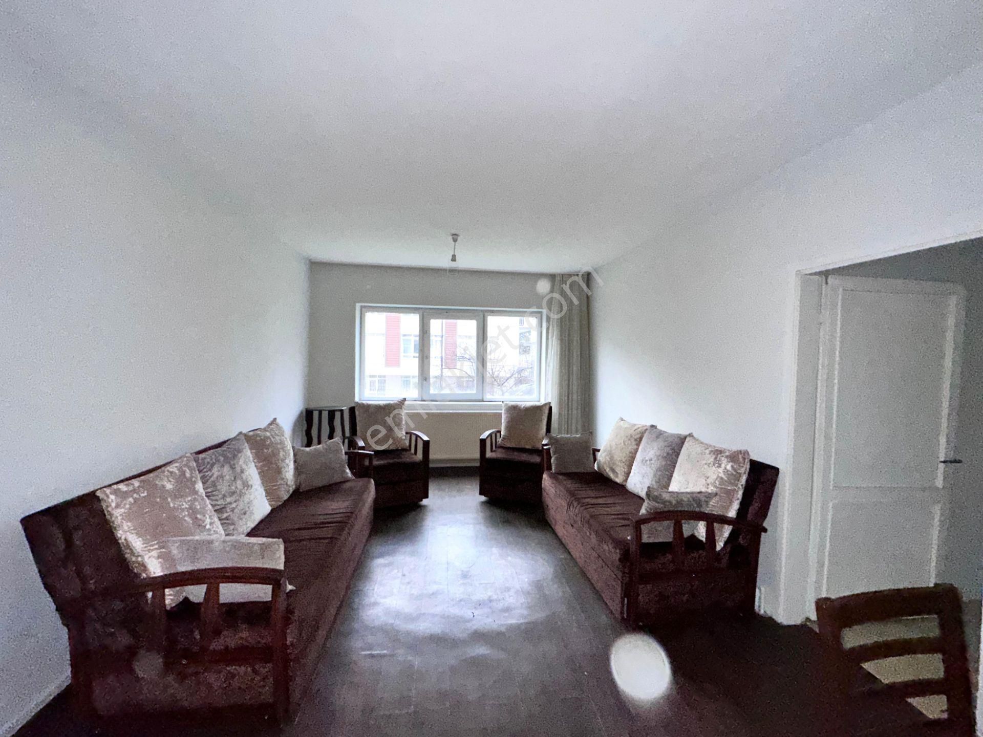 Uzman Emlak'tan Sanatoryum Caddesi Yakını Eşyalı 3+1 Daire - Görsel 2