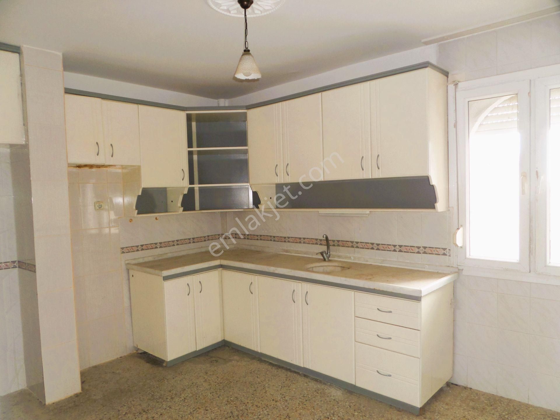 100.yılda,4.kat,3+1,kapalı Mutfak,çatılı Kiralık Daire