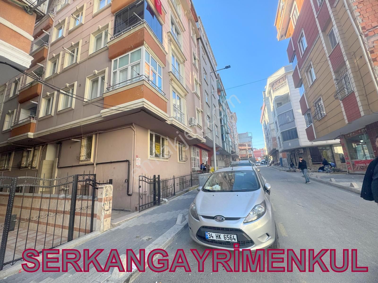 Serkan Gayrimenkulden Bahçelievler Yenibosna Mevlana Cami Yakını 1 Kat 15 Yıllık Bina