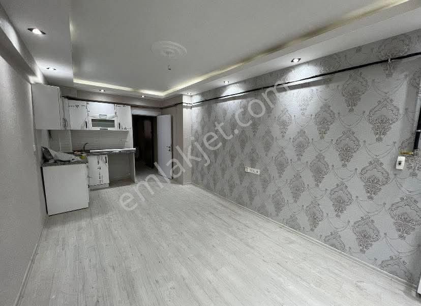 Çamlıca Mahallesinde 1+1 Satılık Daire