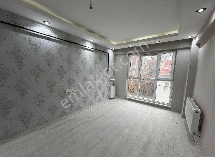 Çamlıca Mahallesinde 1+1 Satılık Daire - Görsel 3