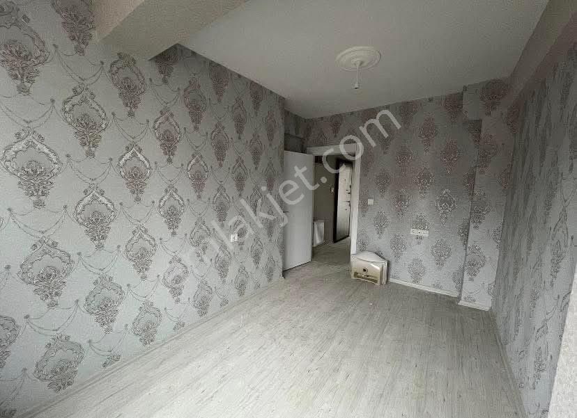 Çamlıca Mahallesinde 1+1 Satılık Daire - Görsel 4