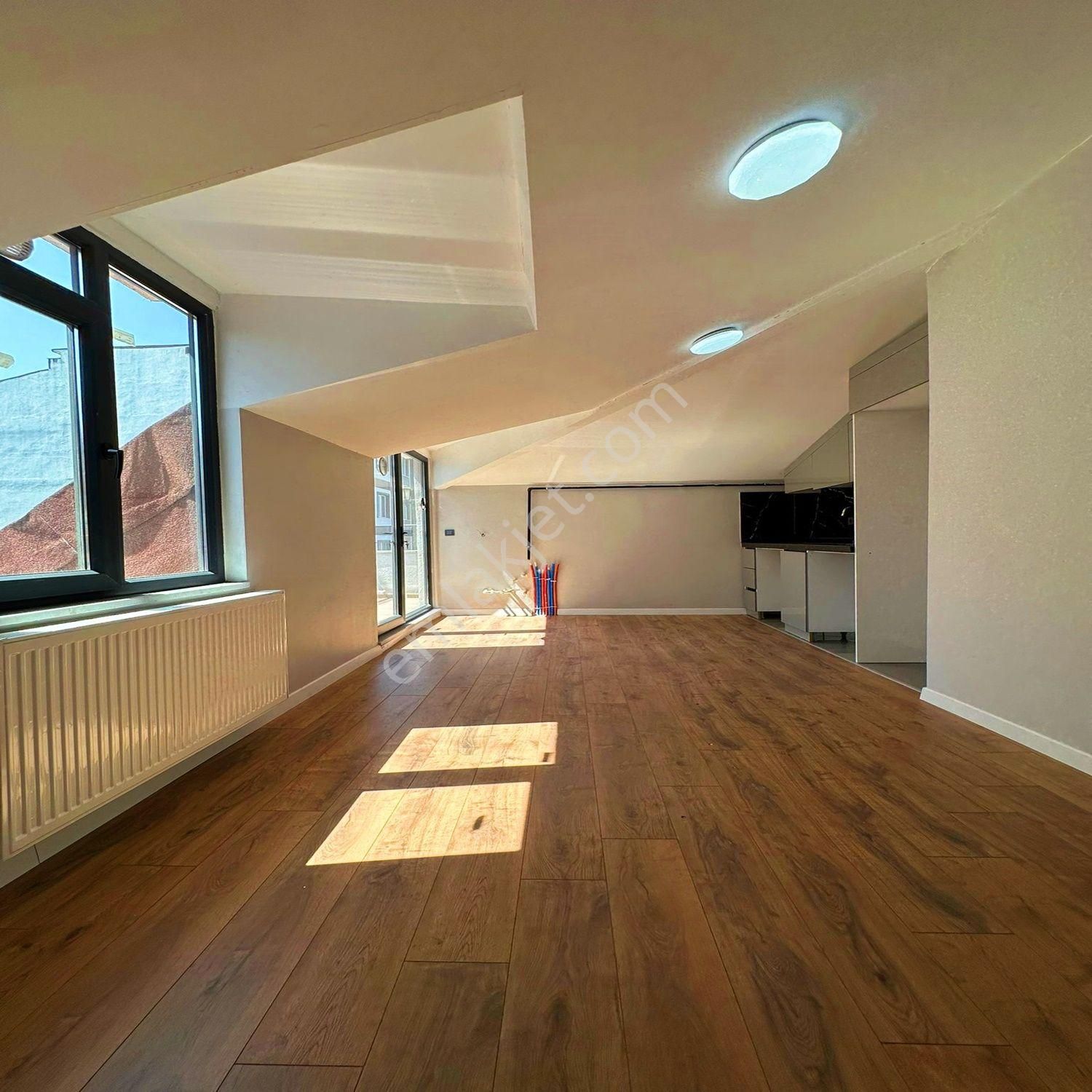 Beylikdüzü Yakuplu'da 5+2 195m2 Ön Cephe Dubleks Daire Fırsatı - Görsel 18