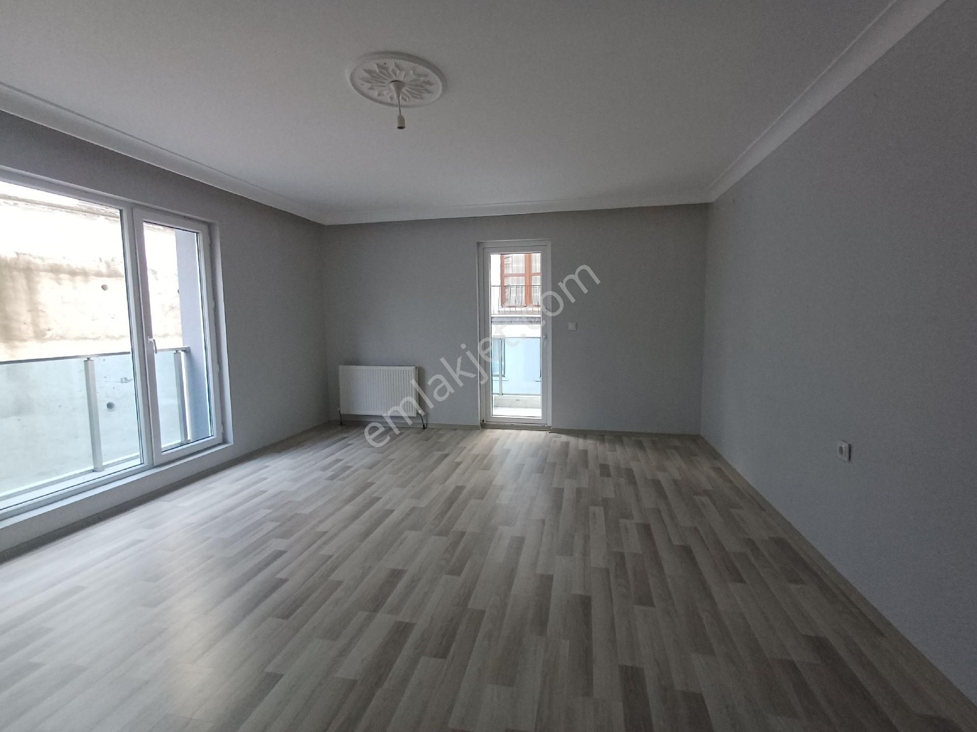 Kalekışladan Cadde Yakını Asansörlü Yalıtımlı Kiralık 3+1daire