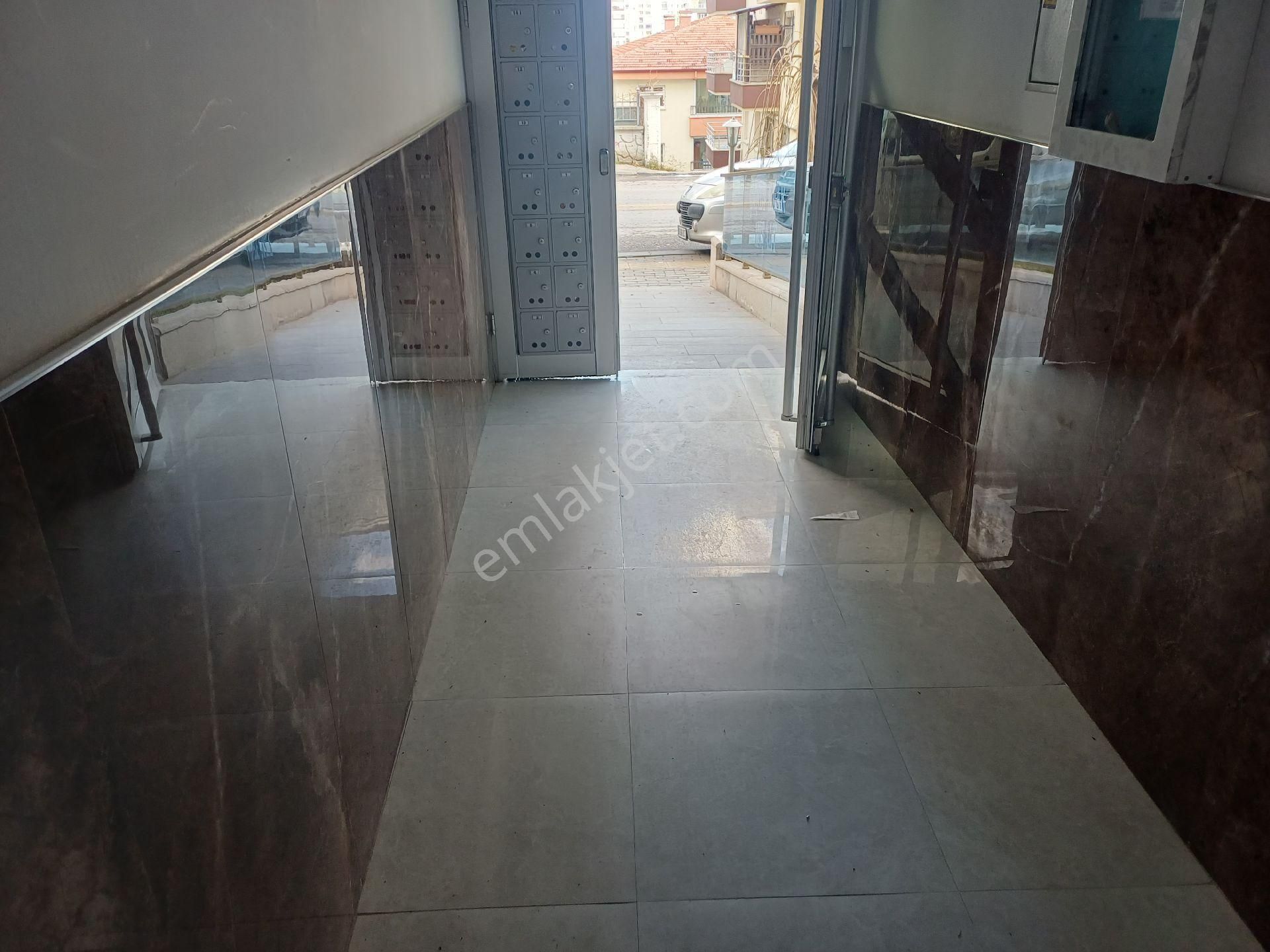 Kalekışladan Cadde Yakını Asansörlü Yalıtımlı Kiralık 3+1daire - Görsel 31