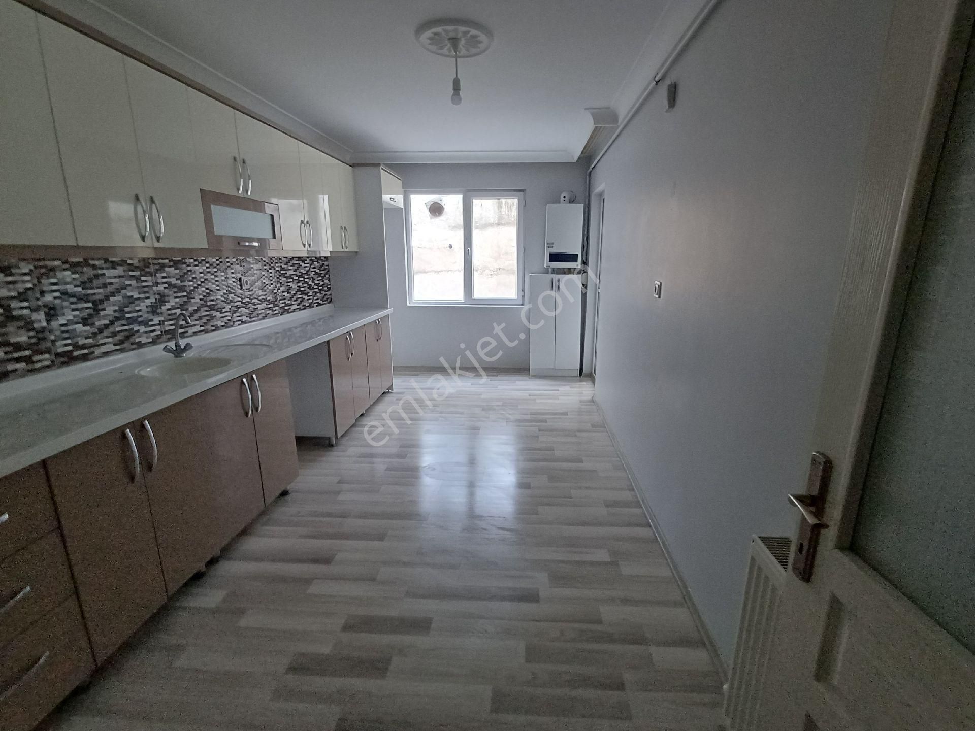 Kalekışladan Cadde Yakını Asansörlü Yalıtımlı Kiralık 3+1daire - Görsel 8