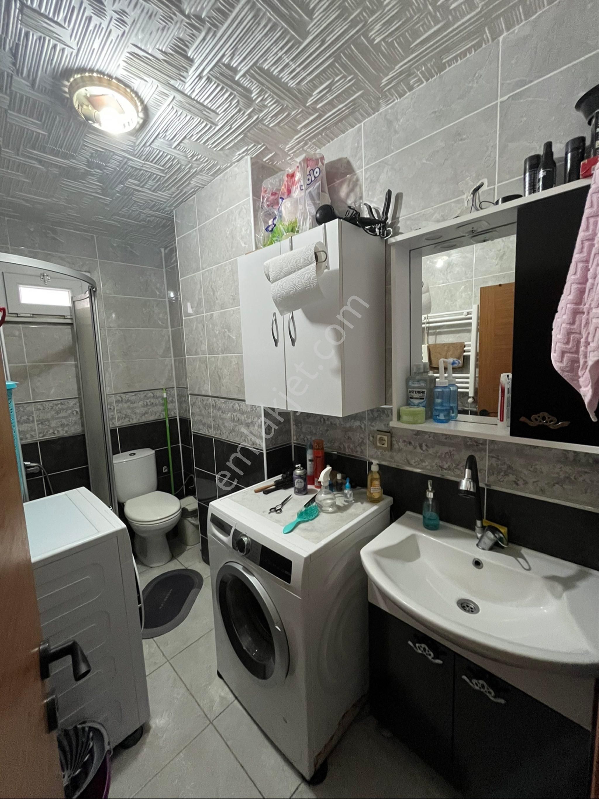 Güzelyurt'ta Metrobüse Yakın Kat Mülkiyetli Ara Kat Konforlu 2+1 - Görsel 8