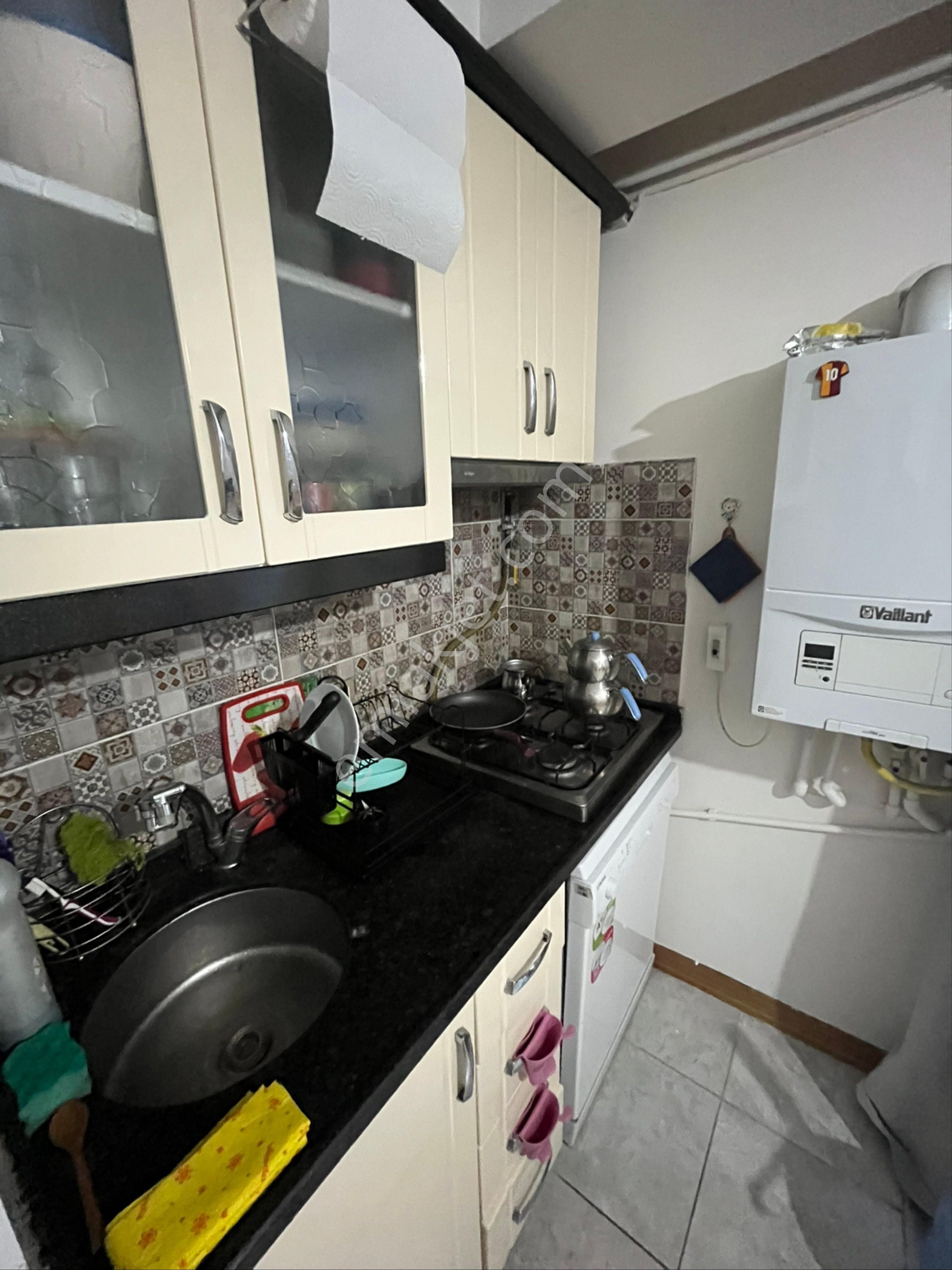 Güzelyurt'ta Metrobüse Yakın Kat Mülkiyetli Ara Kat Konforlu 2+1 - Görsel 4