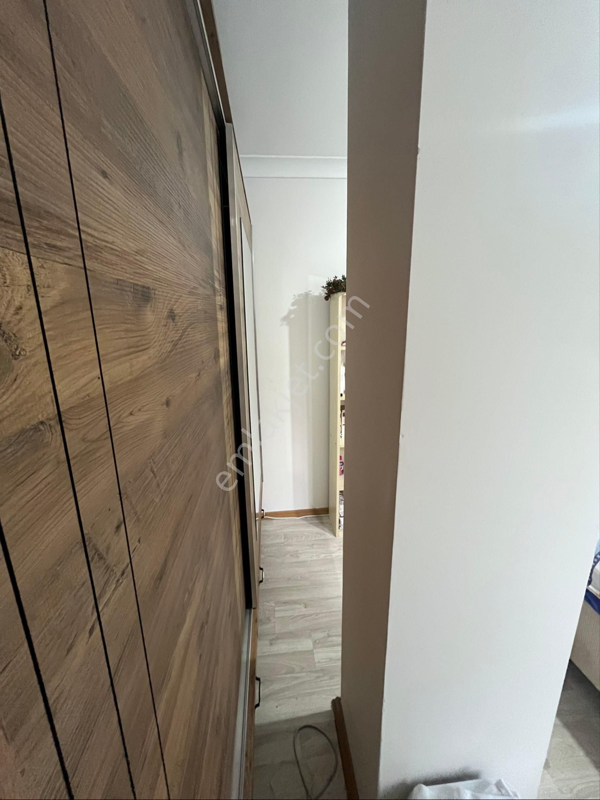 Güzelyurt'ta Metrobüse Yakın Kat Mülkiyetli Ara Kat Konforlu 2+1 - Görsel 13