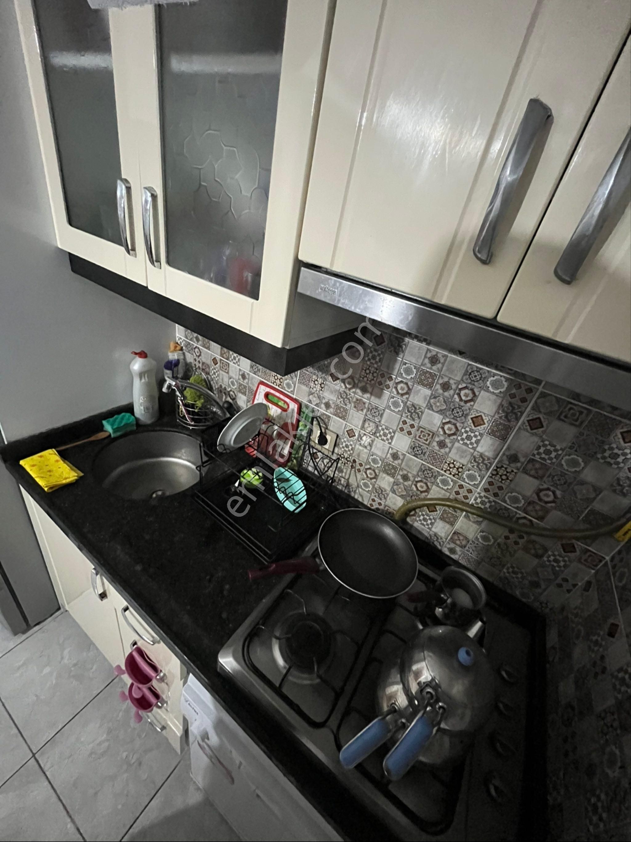 Güzelyurt'ta Metrobüse Yakın Kat Mülkiyetli Ara Kat Konforlu 2+1 - Görsel 3