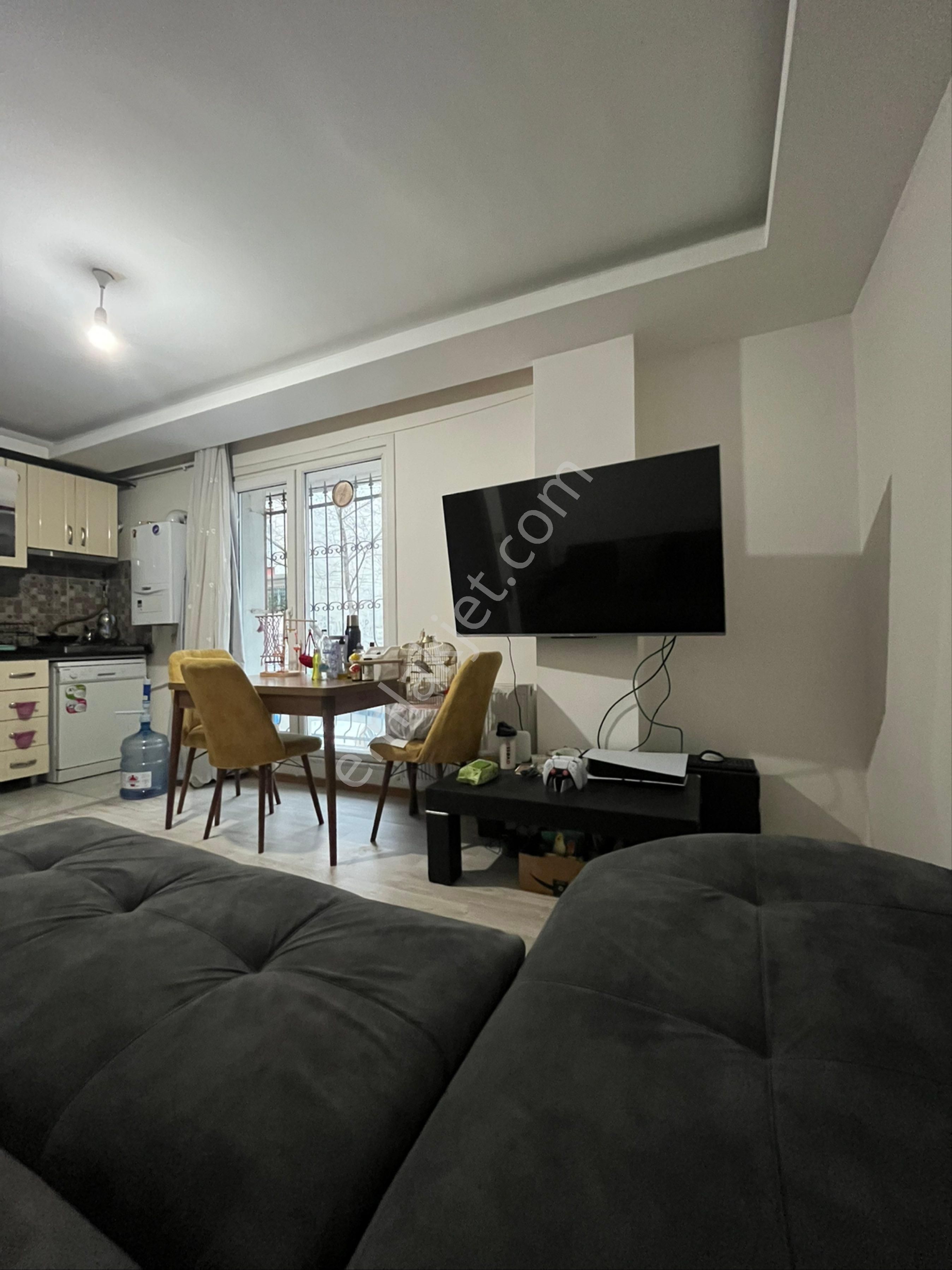 Güzelyurt'ta Metrobüse Yakın Kat Mülkiyetli Ara Kat Konforlu 2+1 - Görsel 6