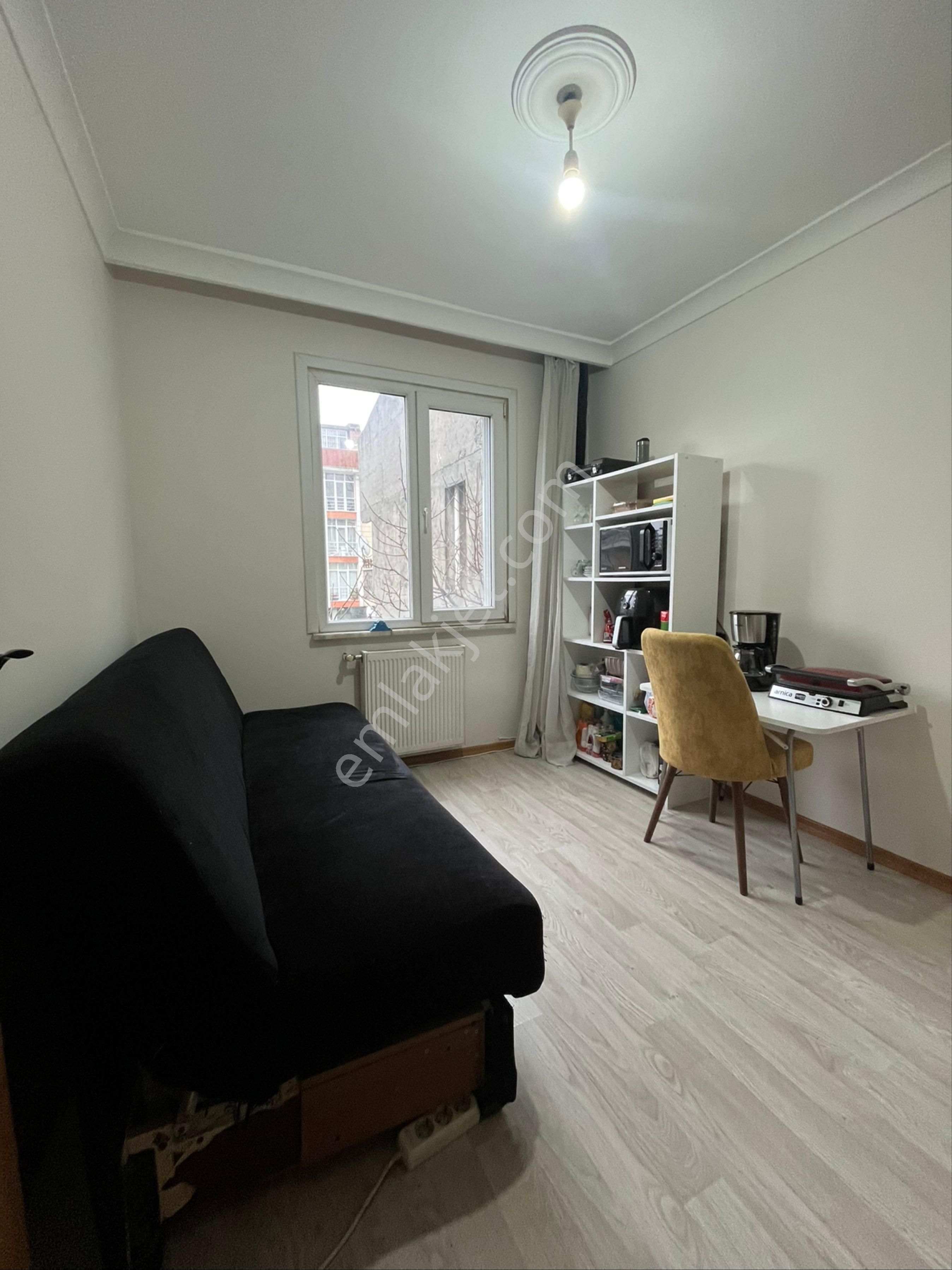 Güzelyurt'ta Metrobüse Yakın Kat Mülkiyetli Ara Kat Konforlu 2+1 - Görsel 11