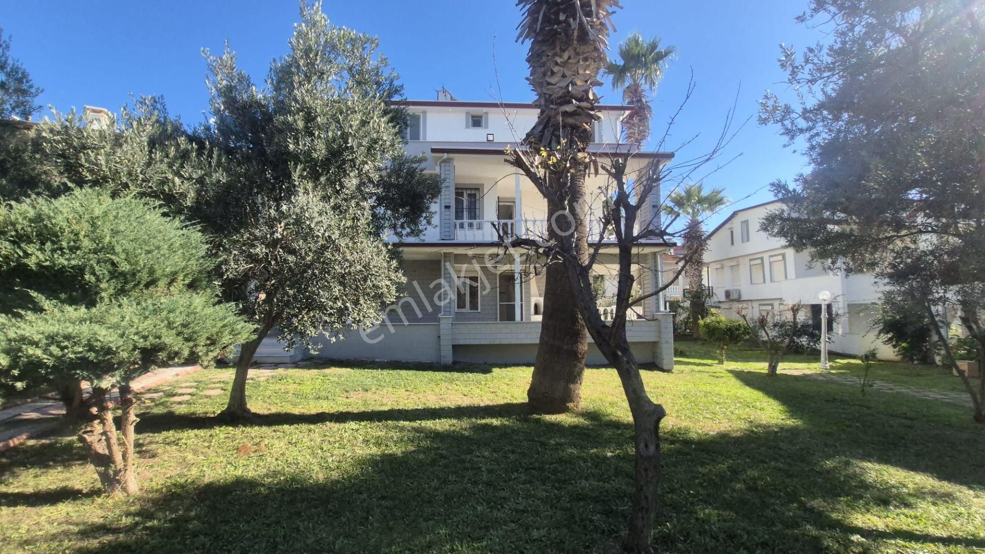 Havuzlu Güvenlikli Sitede 4+1 Müstakil Villa - Görsel 4