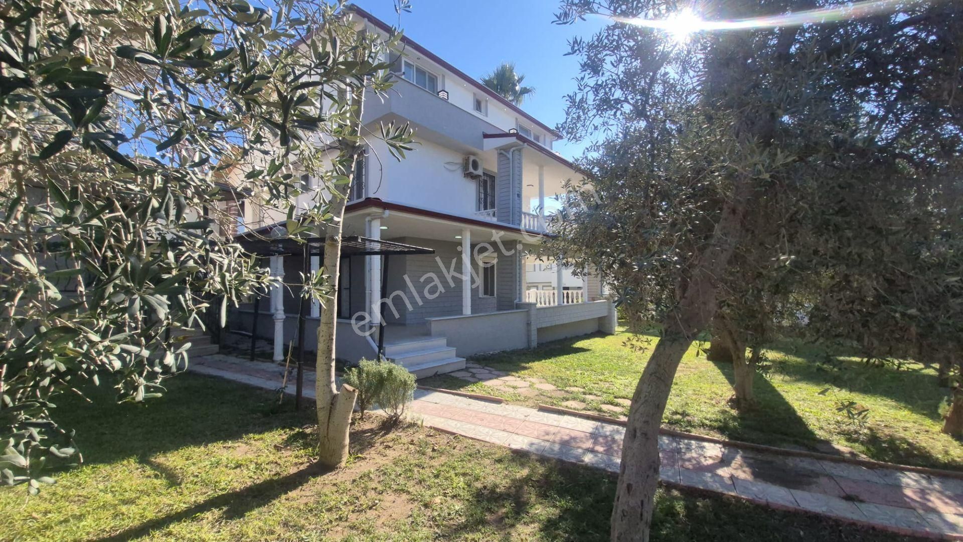 Havuzlu Güvenlikli Sitede 4+1 Müstakil Villa - Görsel 6