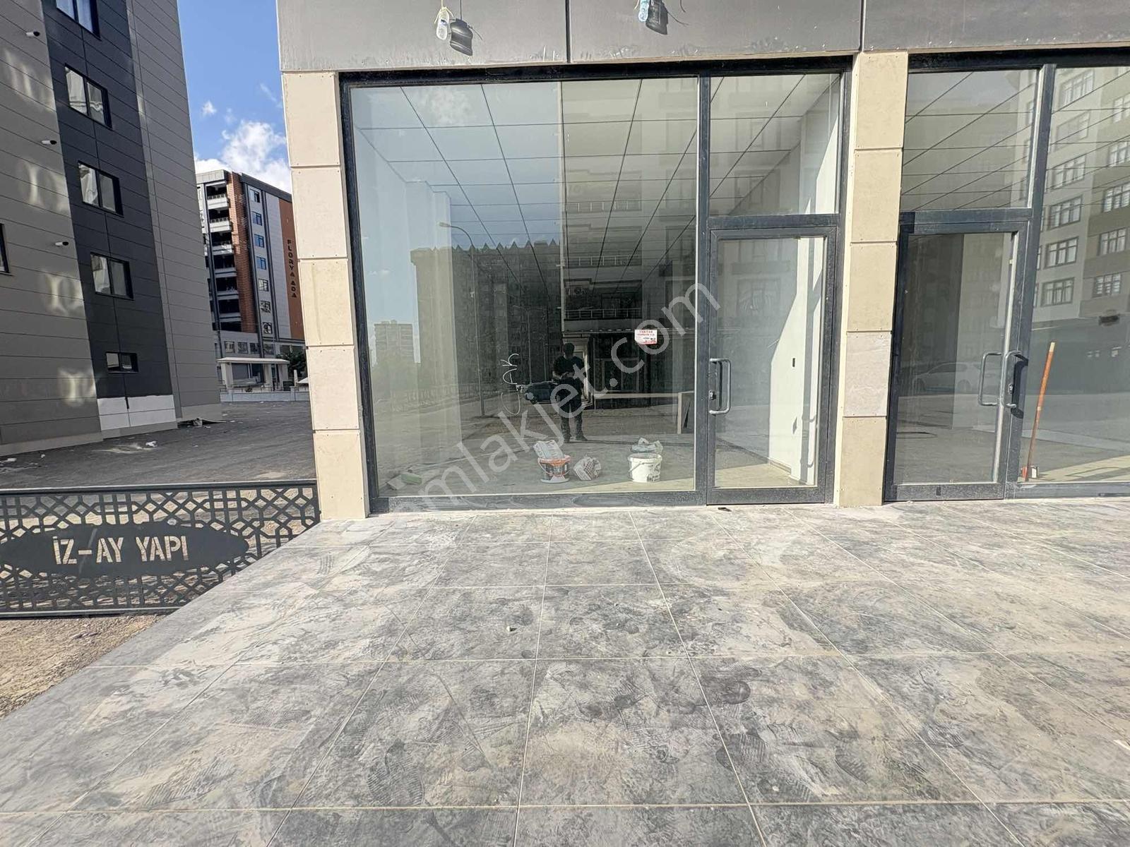 Atakent Yasin Arıcı Taziye Evi Alt Sokağı 145 M² Dükkân