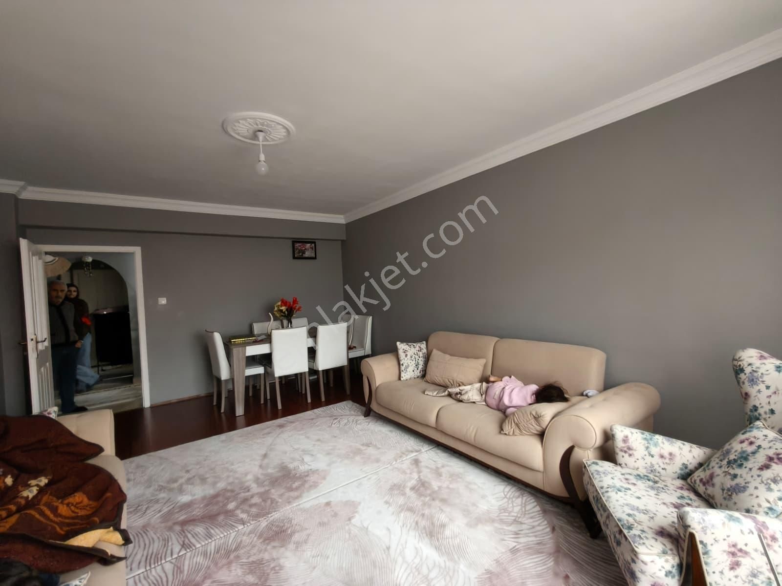 Yılmazer'den H.gazi Göbek Mevkii Pazar Karşısı Arakat Masrafsız!