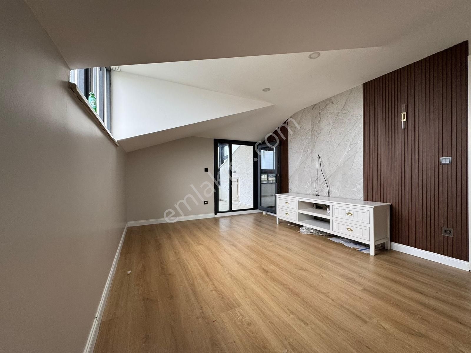 Büyükçekmece De Kiralık 4+2 Daire Deniz Manzaralı Merkezi Konum - Görsel 12