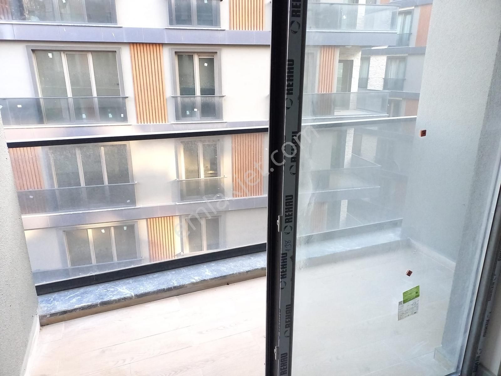 Remax Anı 'dan Hasbahçe Evleri 'nde Satılık 3,5+1 Ara Kat Daire - Görsel 14