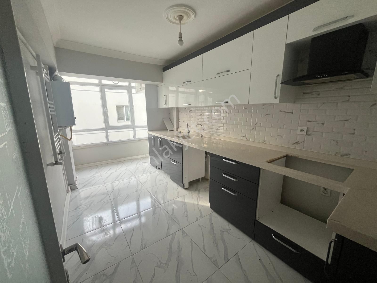 Mç Emlak'tan Plevne Mahallesin'de 3+1 Kiralık Daire - Görsel 2