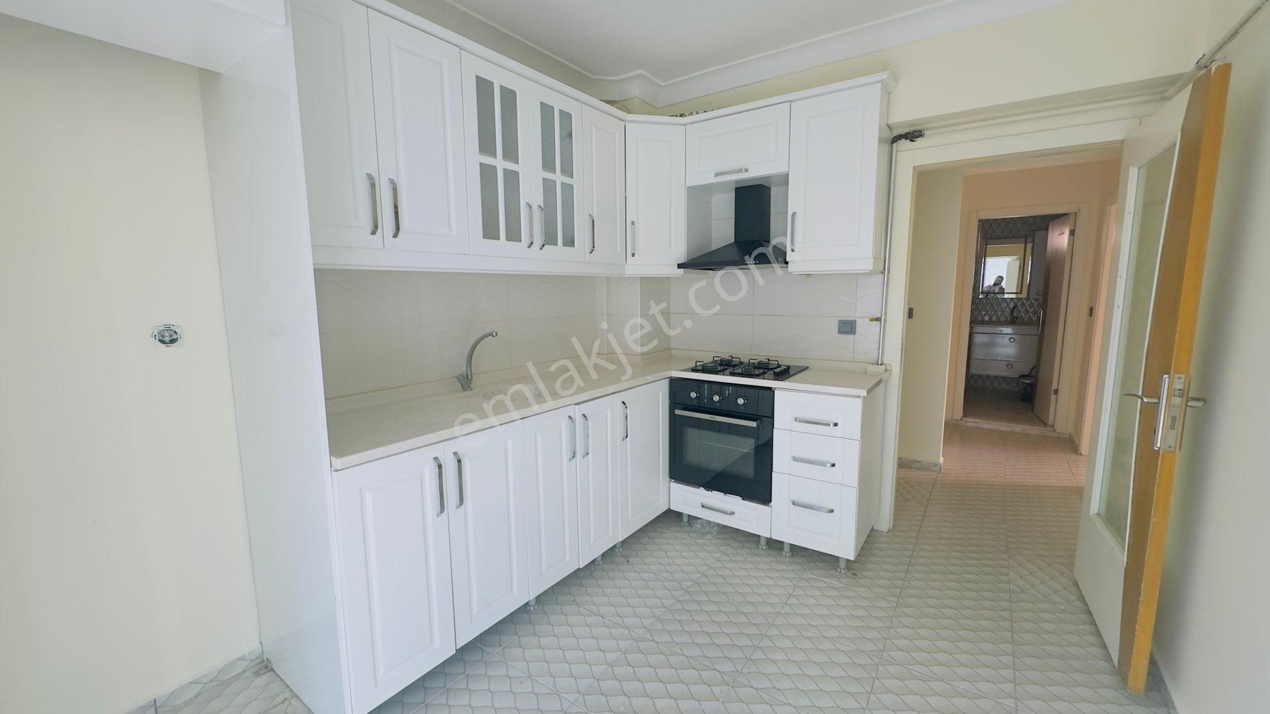 Kc Emlaktan Mükemmel Lokasyonda Kat Konumunda 3+1 120m2 Daire - Görsel 2