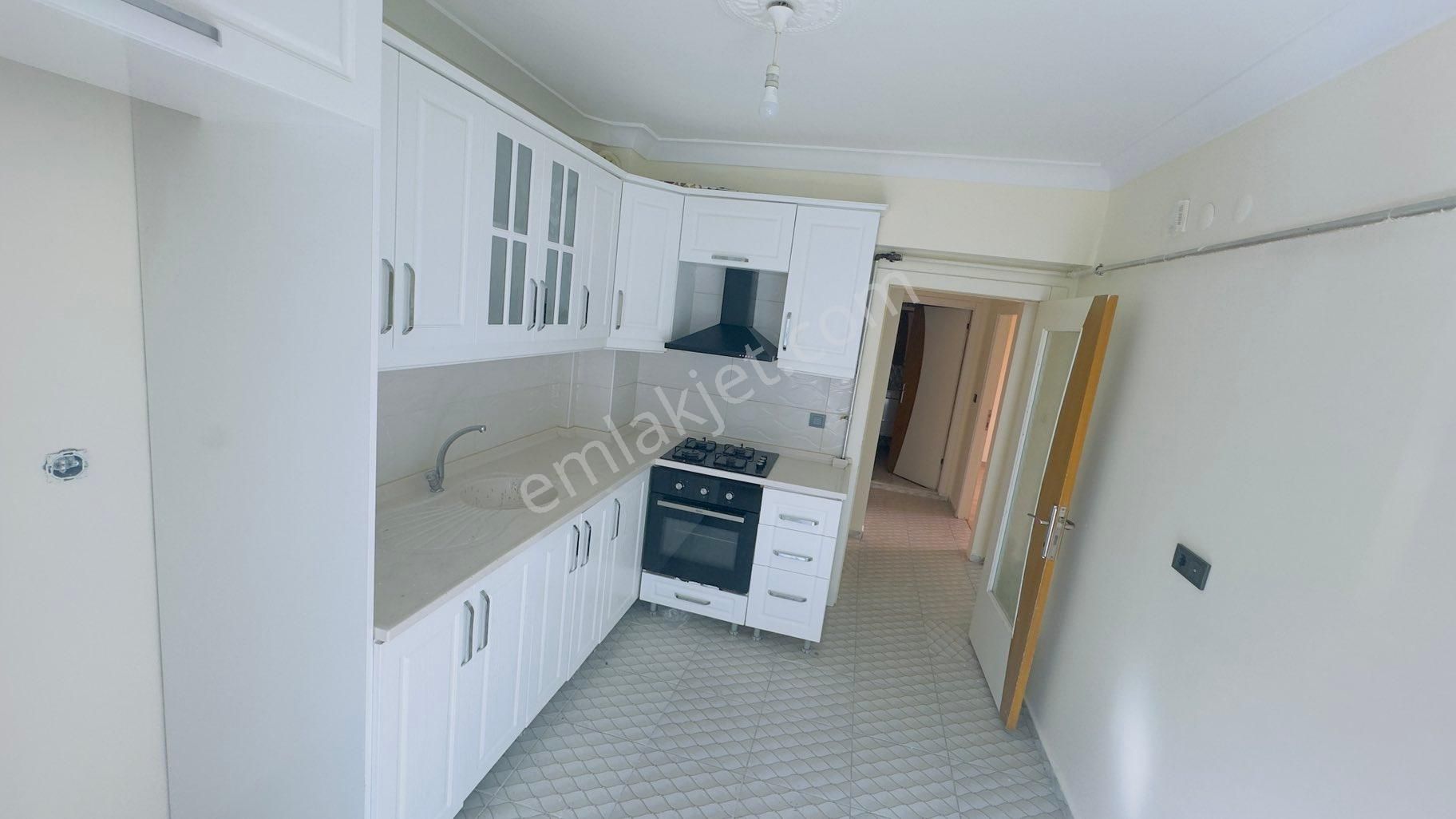 Kc Emlaktan Mükemmel Lokasyonda Kat Konumunda 3+1 120m2 Daire - Görsel 7