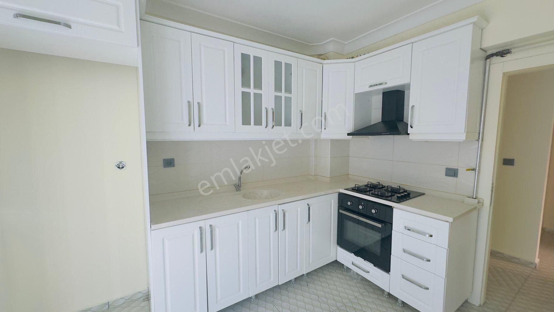 Kc Emlaktan Mükemmel Lokasyonda Kat Konumunda 3+1 120m2 Daire - Görsel 6