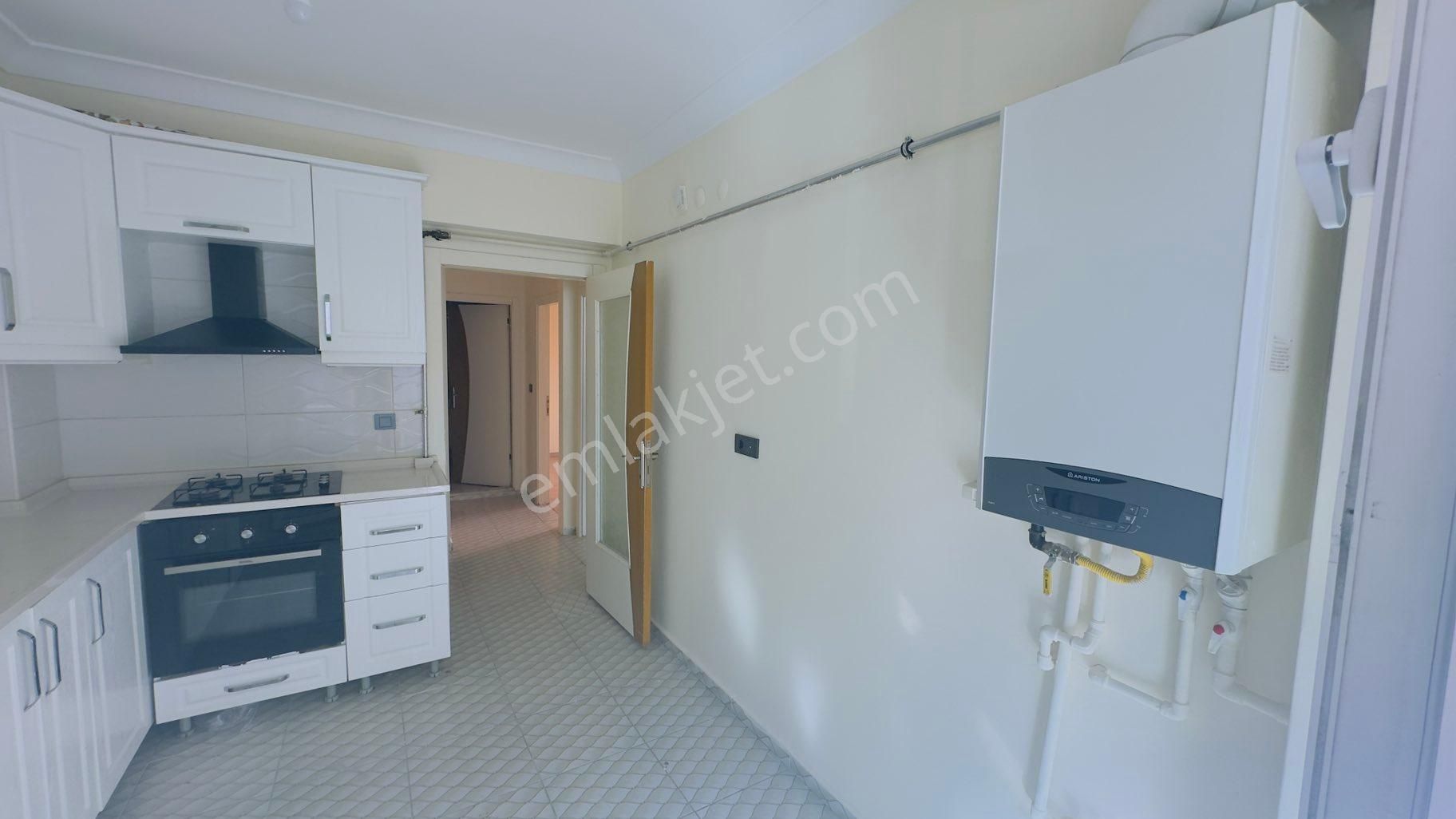 Kc Emlaktan Mükemmel Lokasyonda Kat Konumunda 3+1 120m2 Daire - Görsel 8