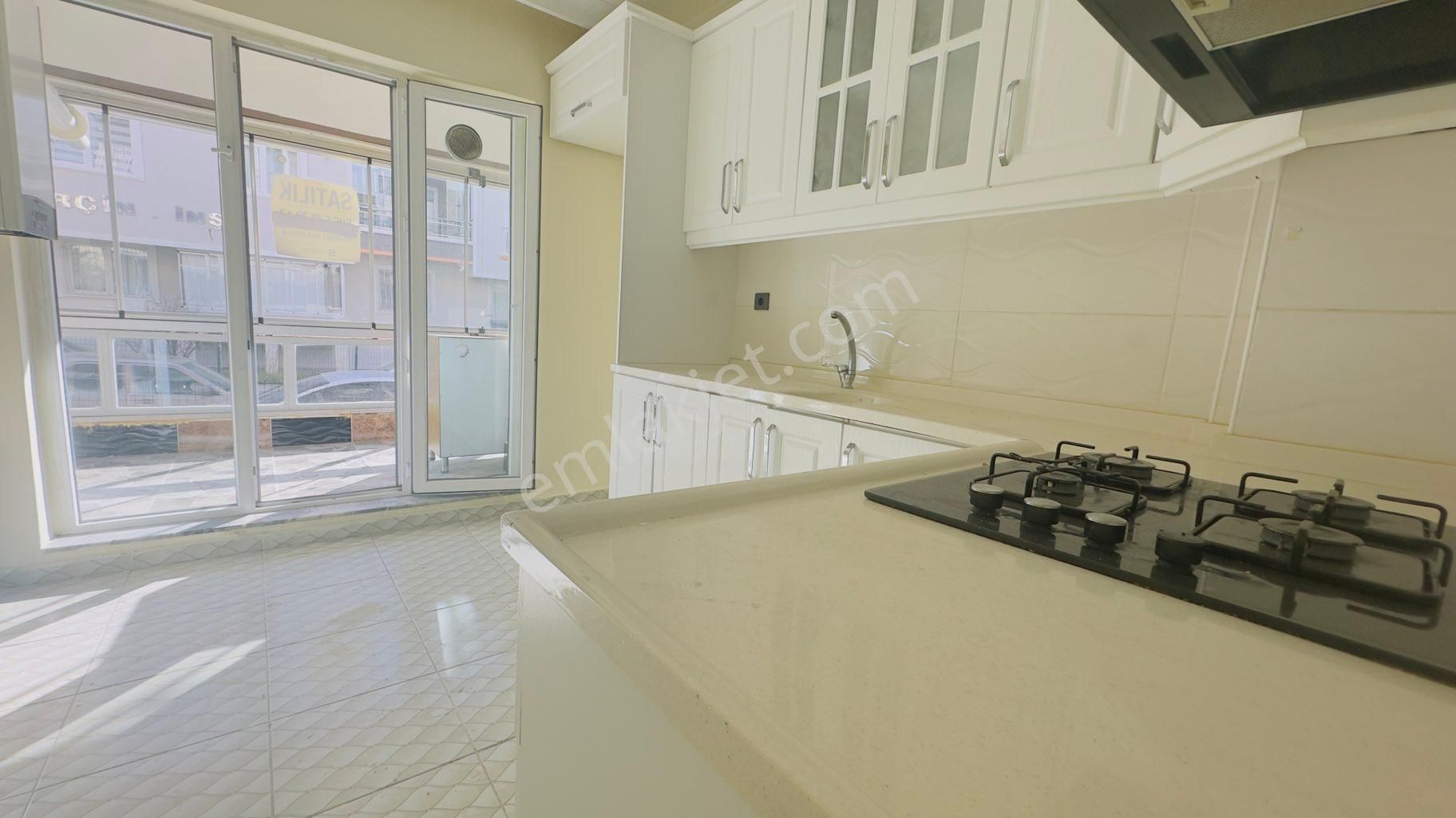 Kc Emlaktan Mükemmel Lokasyonda Kat Konumunda 3+1 120m2 Daire - Görsel 4