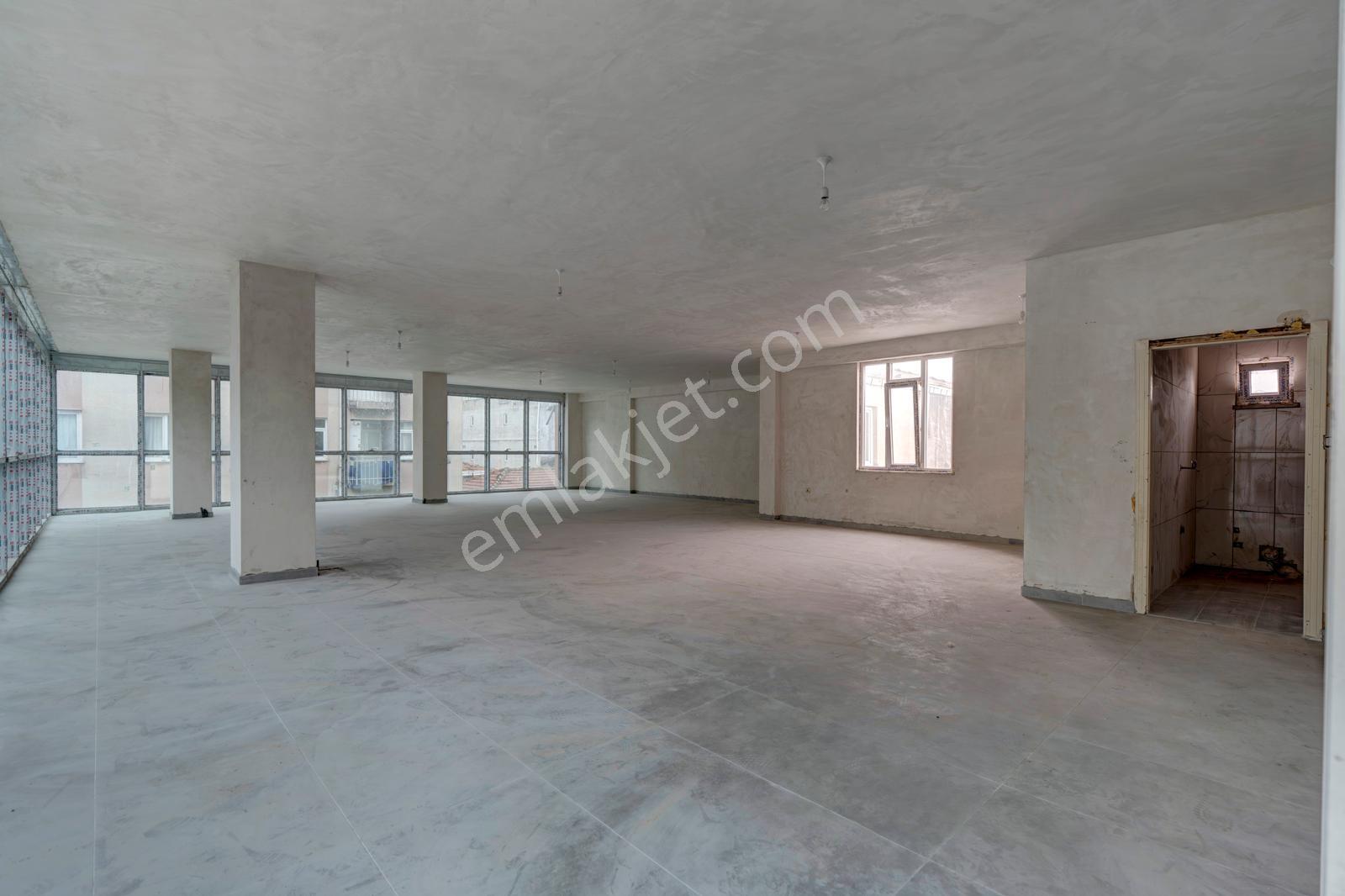 Ataşehir 'de Palladium Avm Ye Komşu Kiralık Komple Plaza - Görsel 25