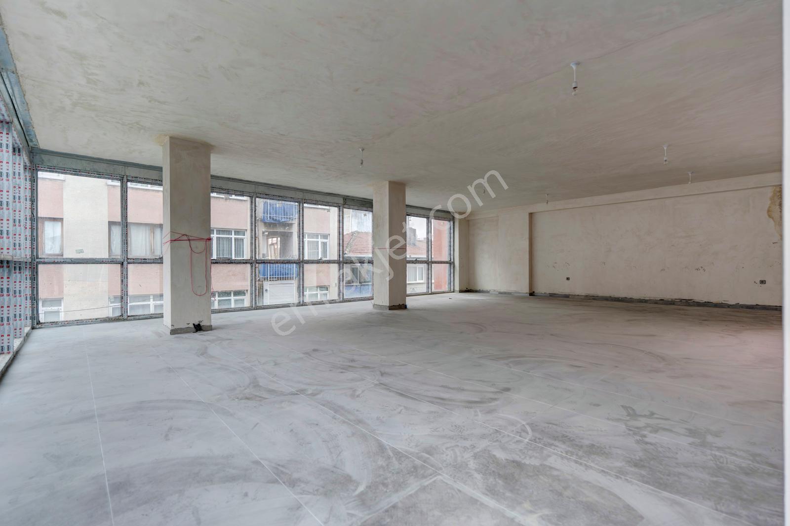 Ataşehir 'de Palladium Avm Ye Komşu Kiralık Komple Plaza - Görsel 13