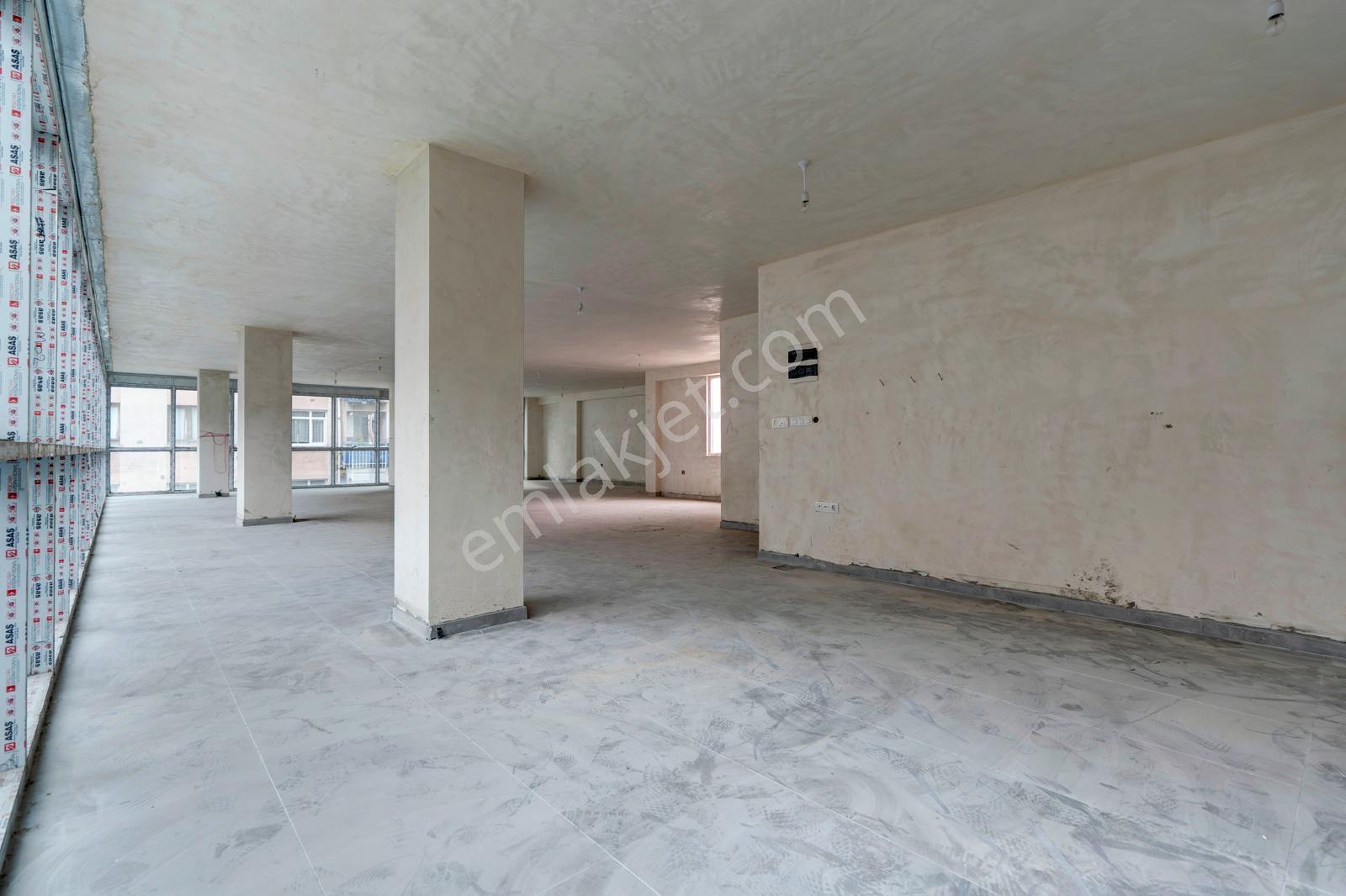 Ataşehir 'de Palladium Avm Ye Komşu Kiralık Komple Plaza - Görsel 10
