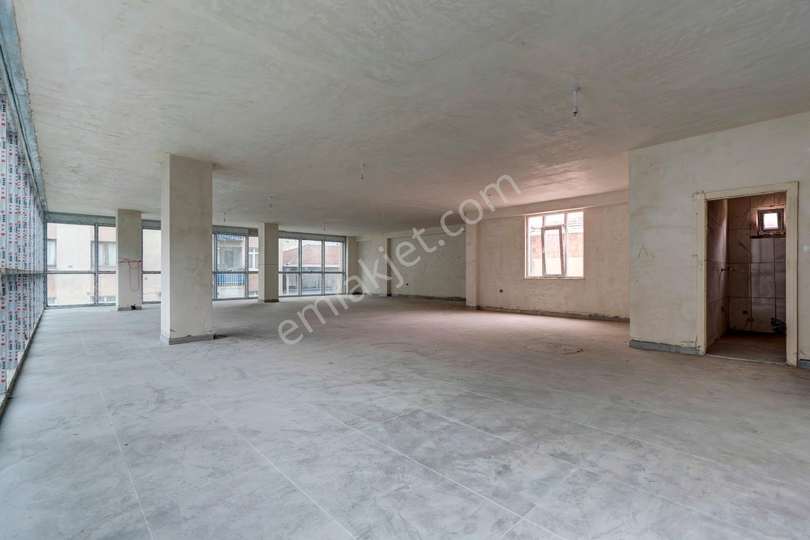 Ataşehir 'de Palladium Avm Ye Komşu Kiralık Komple Plaza - Görsel 11