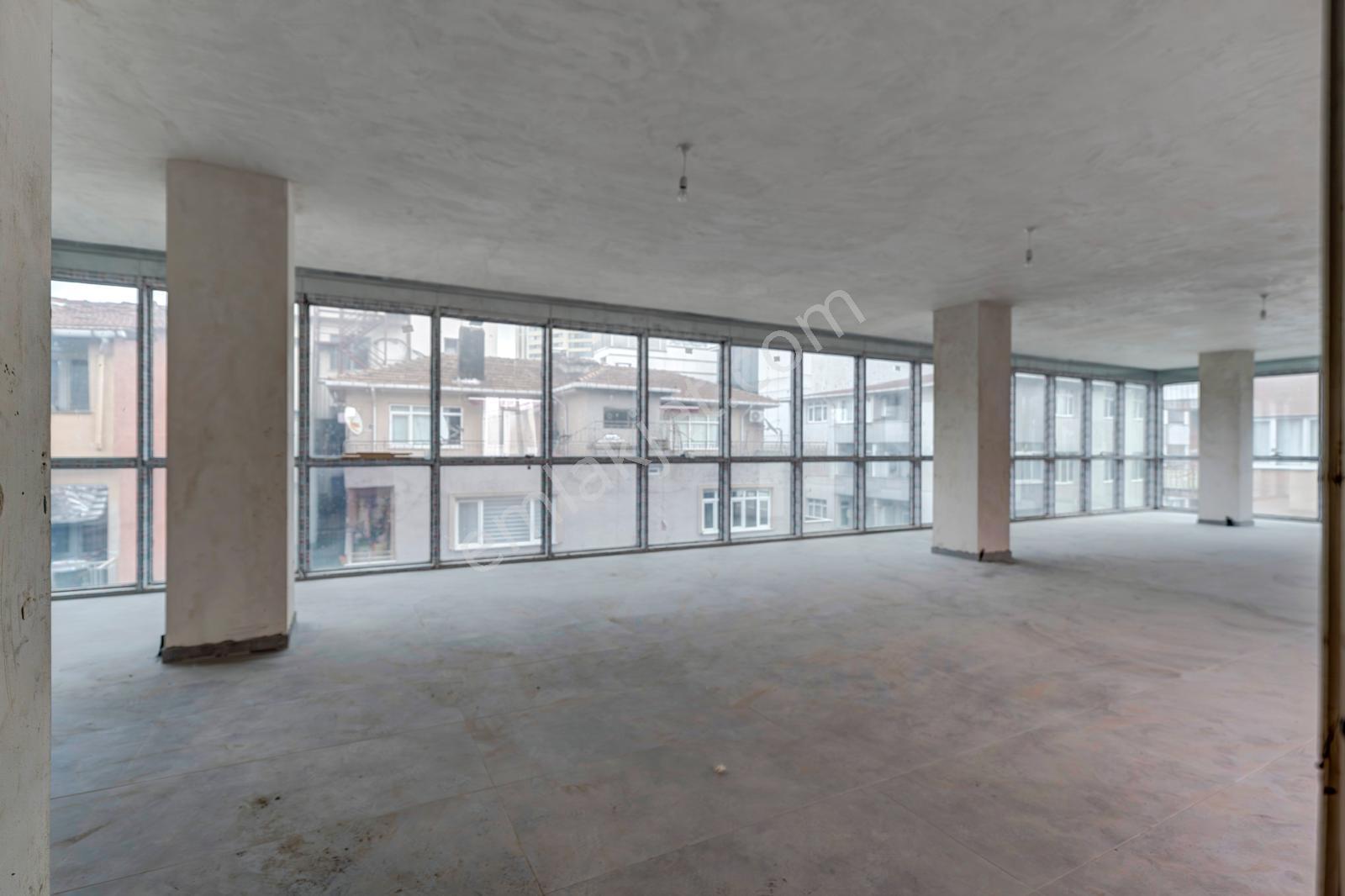 Ataşehir 'de Palladium Avm Ye Komşu Kiralık Komple Plaza - Görsel 23