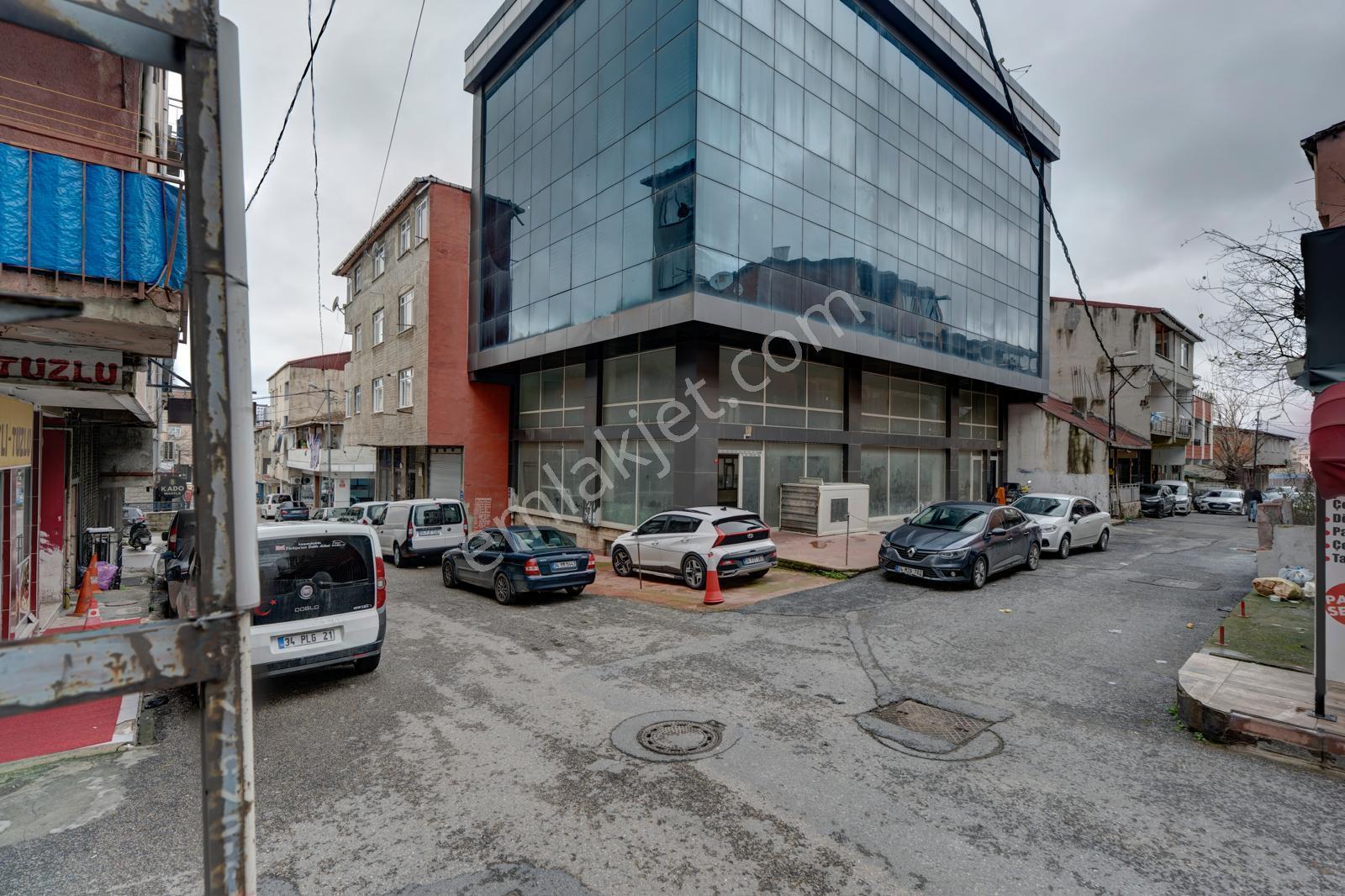 Ataşehir 'de Palladium Avm Ye Komşu Kiralık Komple Plaza - Görsel 6