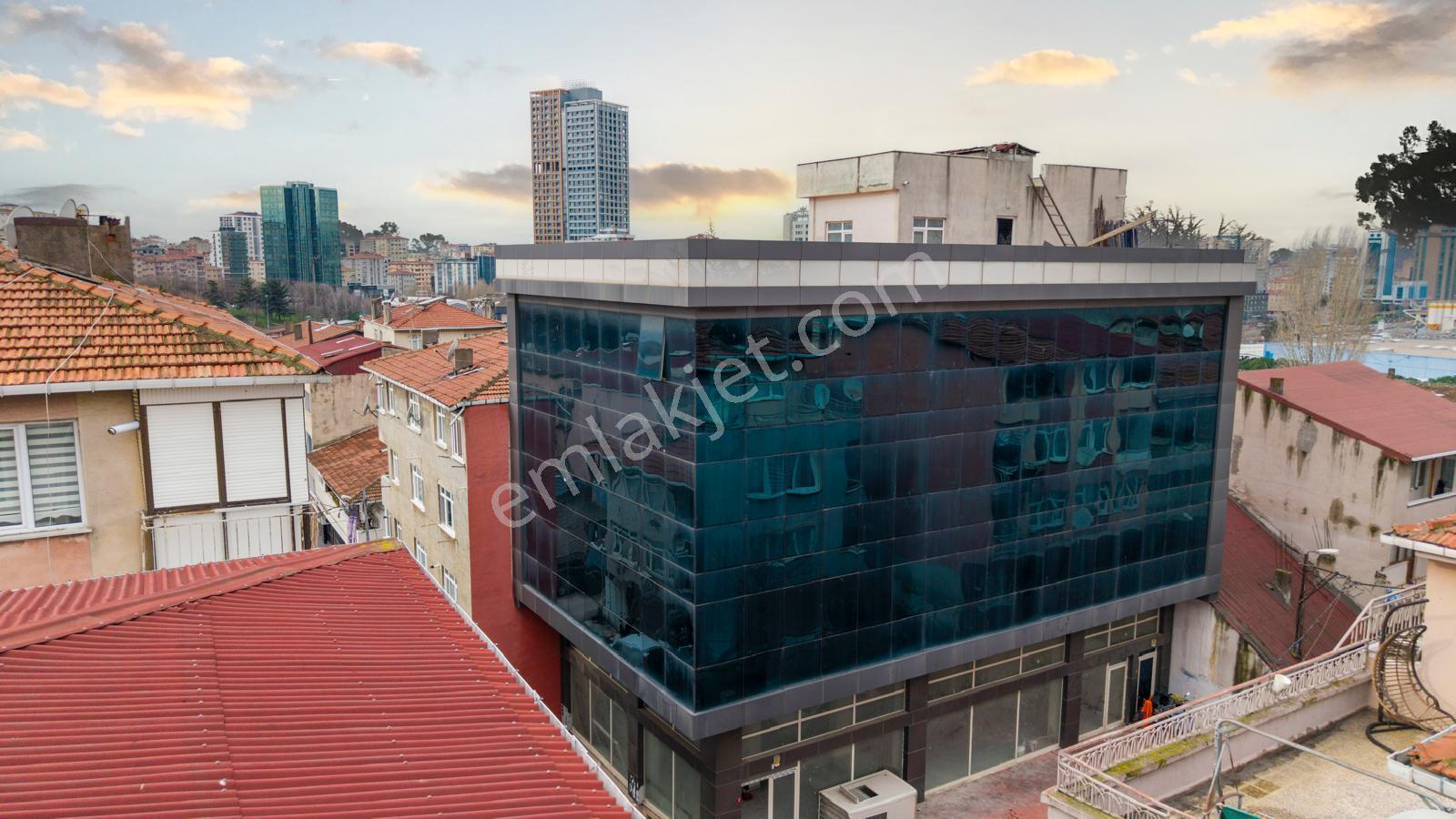 Ataşehir 'de Palladium Avm Ye Komşu Kiralık Komple Plaza - Görsel 3