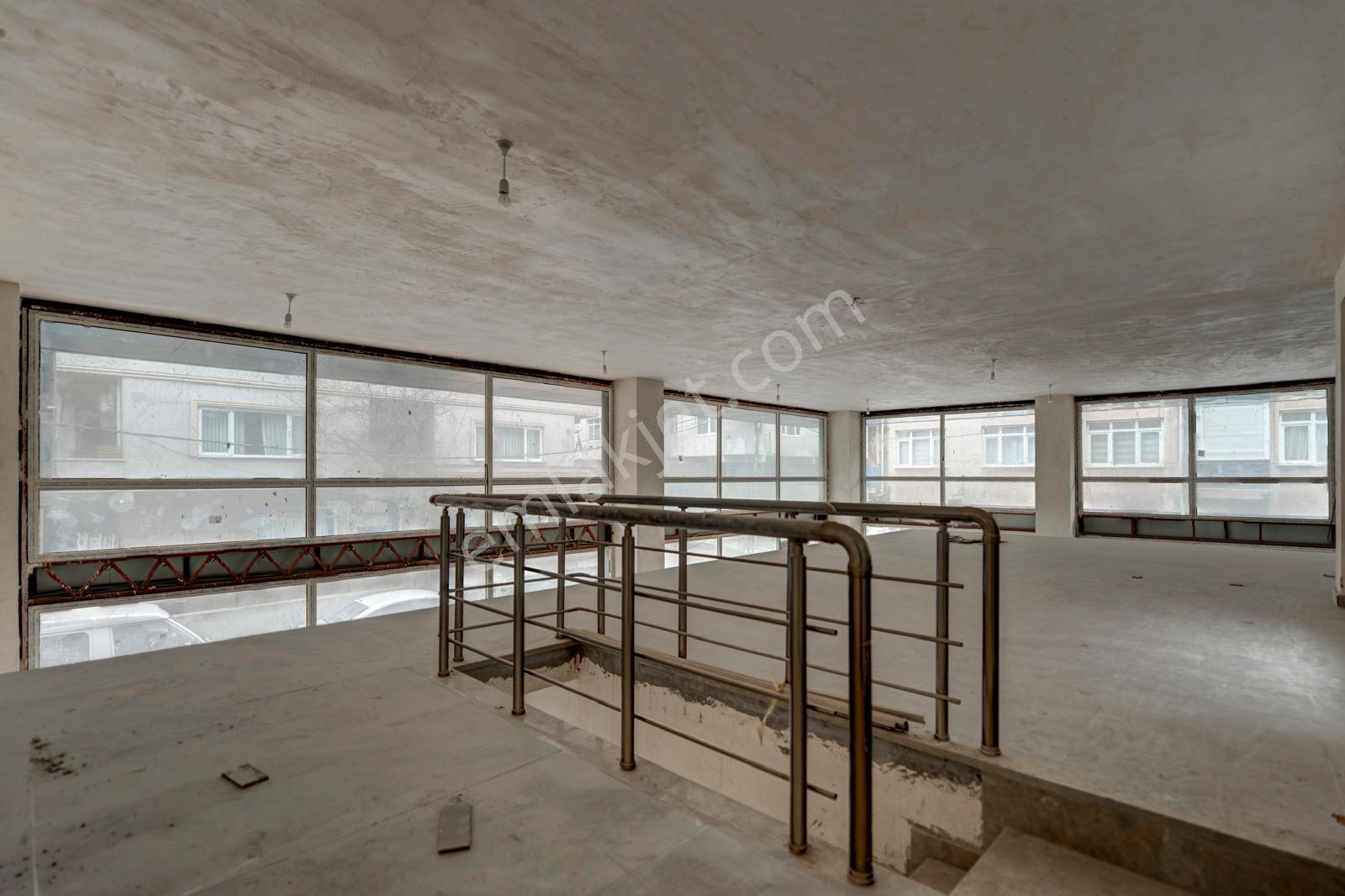 Ataşehir 'de Palladium Avm Ye Komşu Kiralık Komple Plaza - Görsel 34