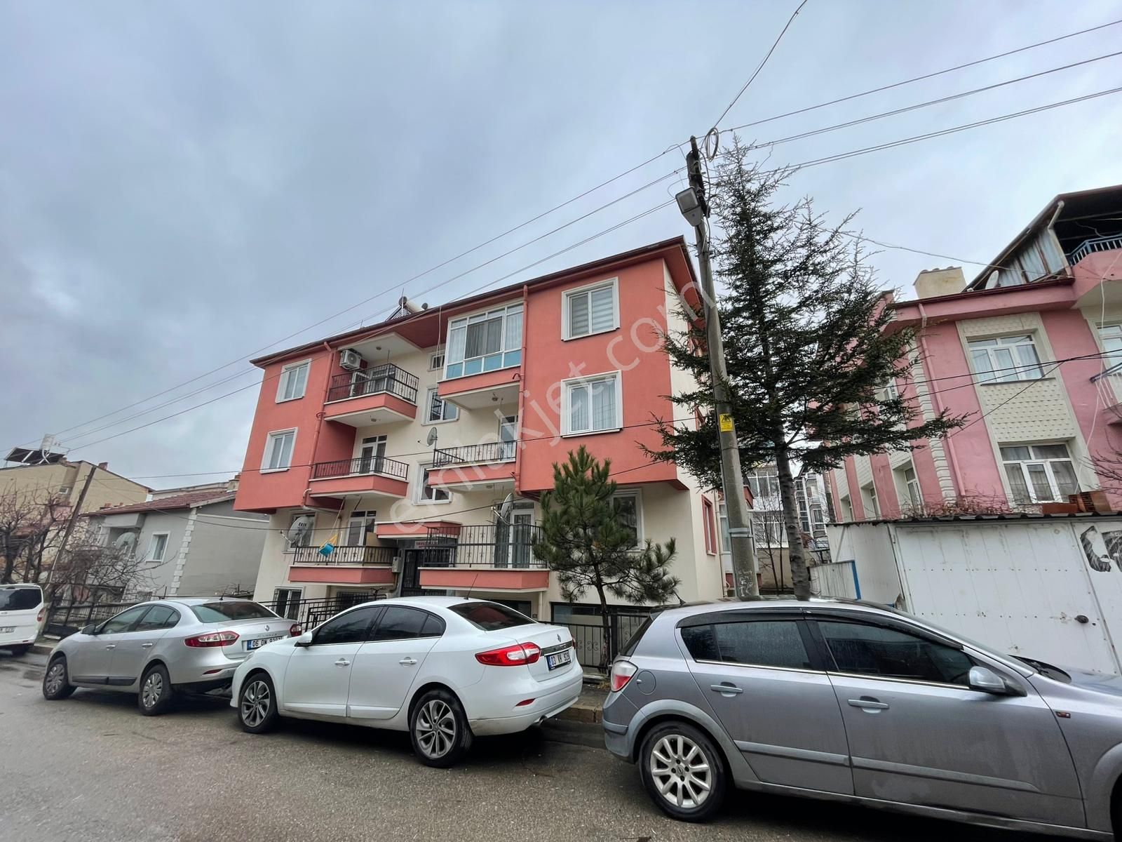 Afyon Üçok Emlaktan Mareşal F Çakmak Mah Satılık 3+1 Temiz Bakımlı Daire - Görsel 2