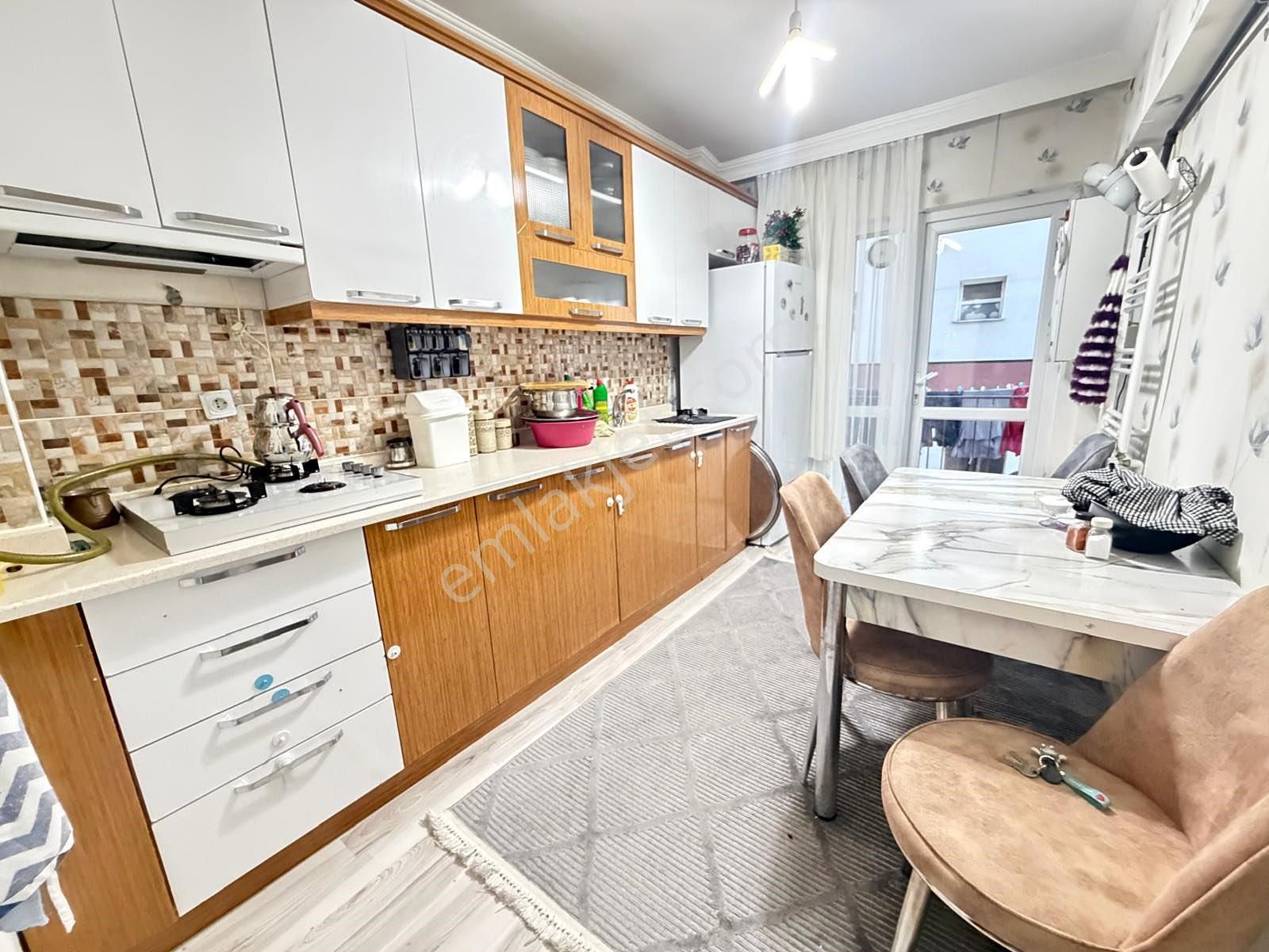 Mareşal Çakmak Mah'de Ara Katta Geniş M2 Bağımsız 3+1 Daire - Görsel 2