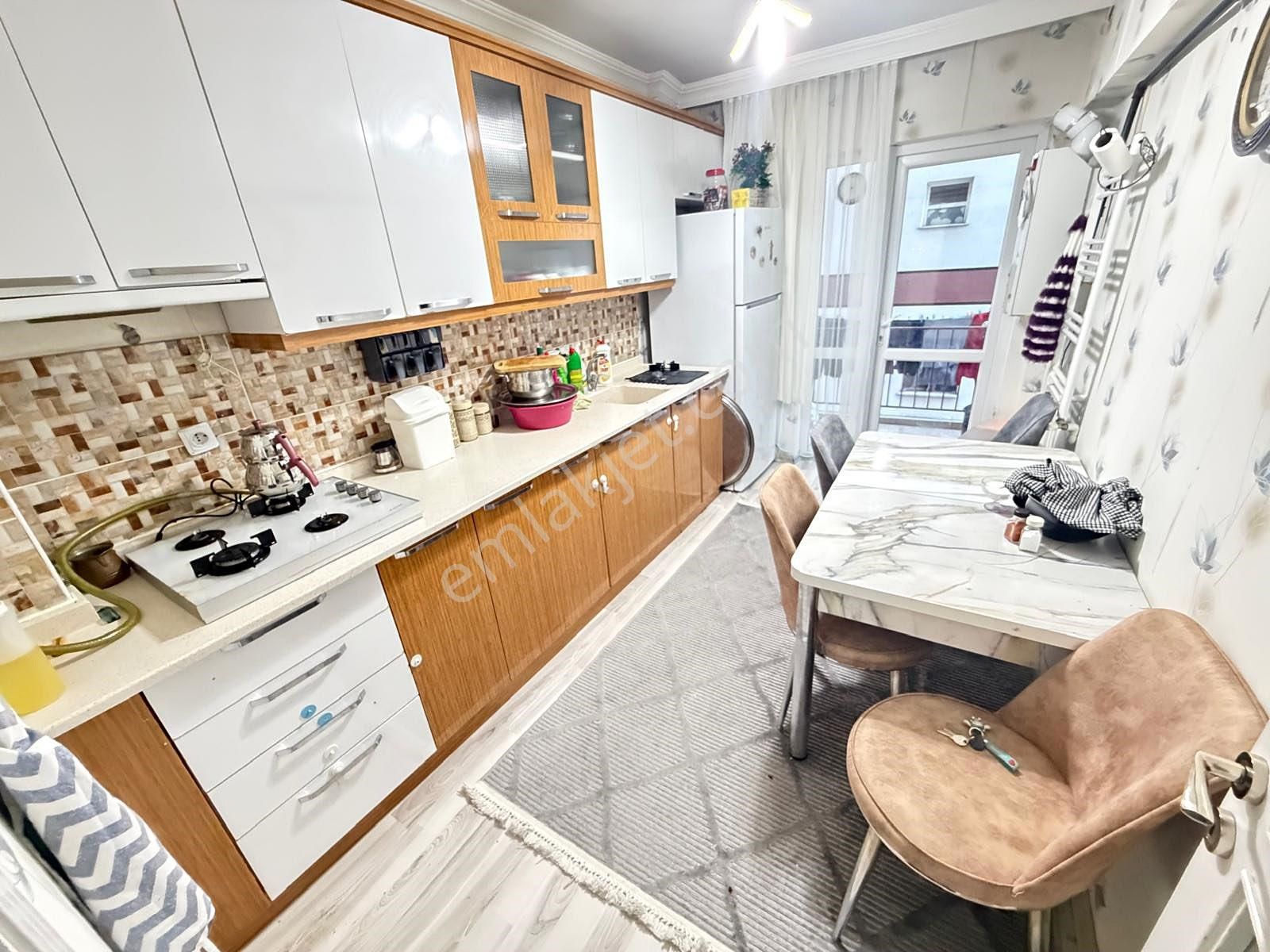 Mareşal Çakmak Mah'de Ara Katta Geniş M2 Bağımsız 3+1 Daire